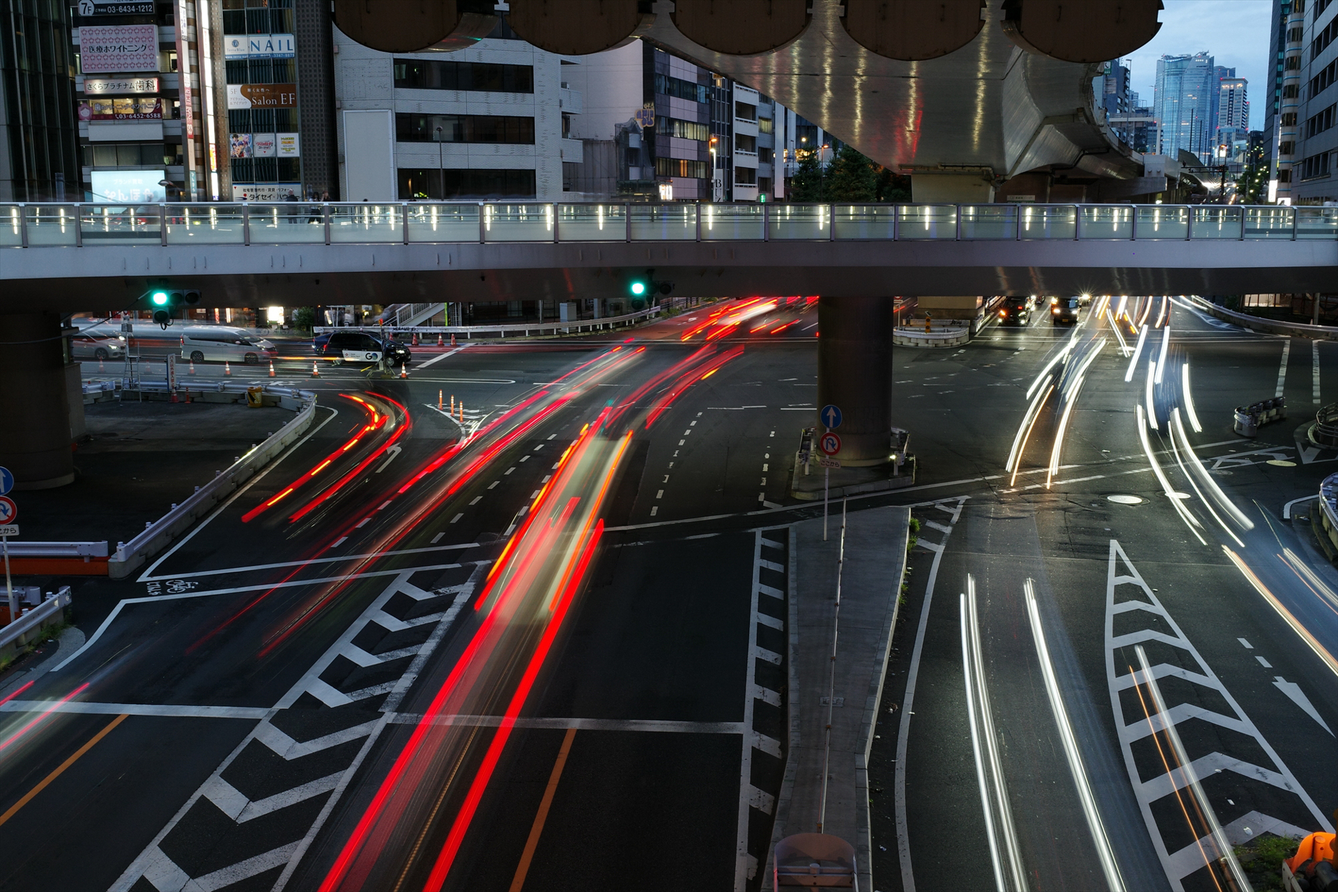 ちょっとした手すりを使えば長秒撮影も軽々とできてしまう<br>GR IV／18.3mm（クロップ35㎜）／シャッタースピード優先AE（F10、2.5秒、－1.3EV）／ISO 200／WB：白色蛍光灯／イメージコントロール：スタンダード