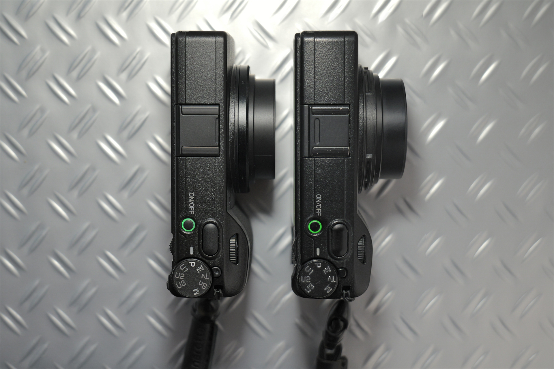 左：GR IV／右：GR III