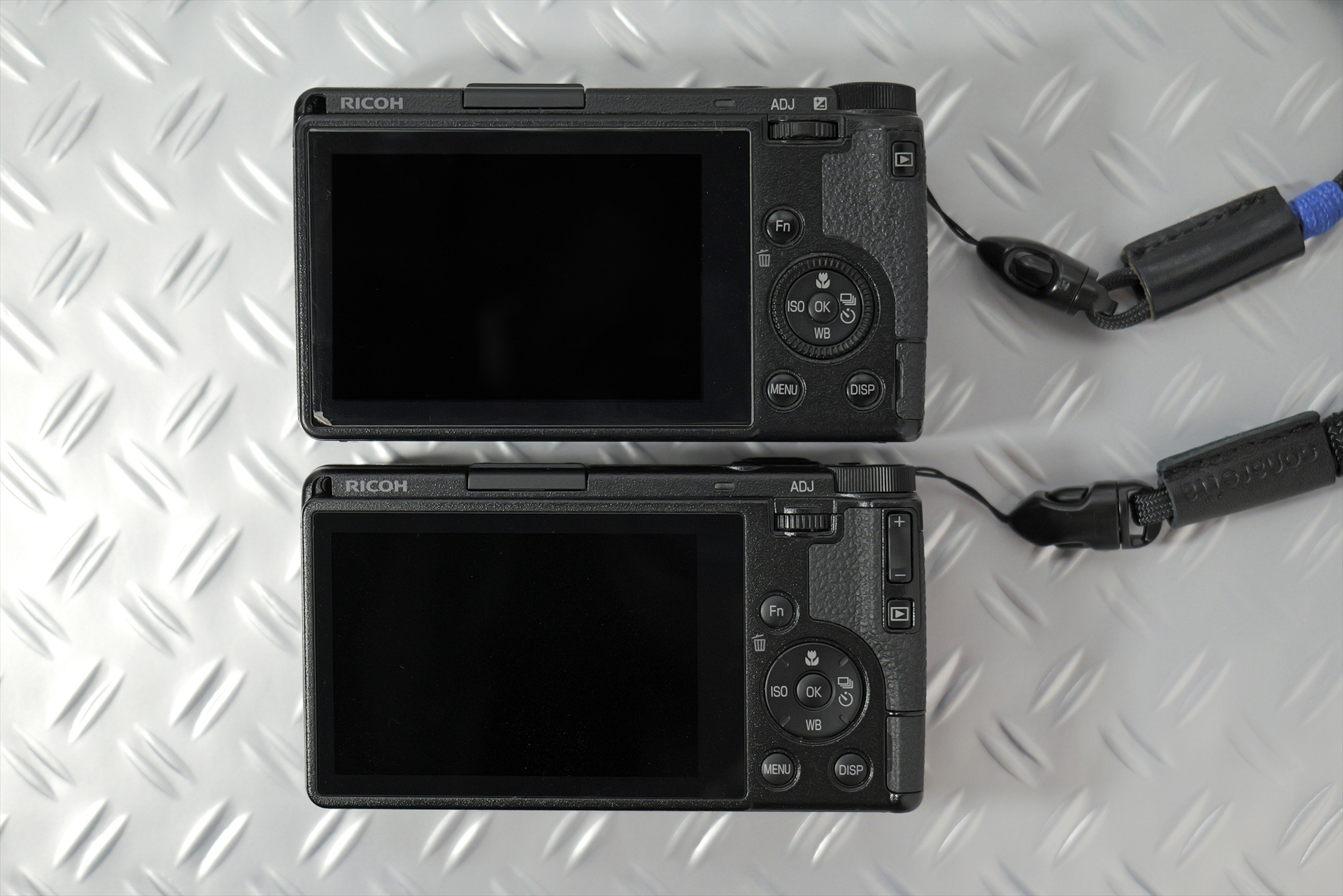 上：GR III／下：GR IV