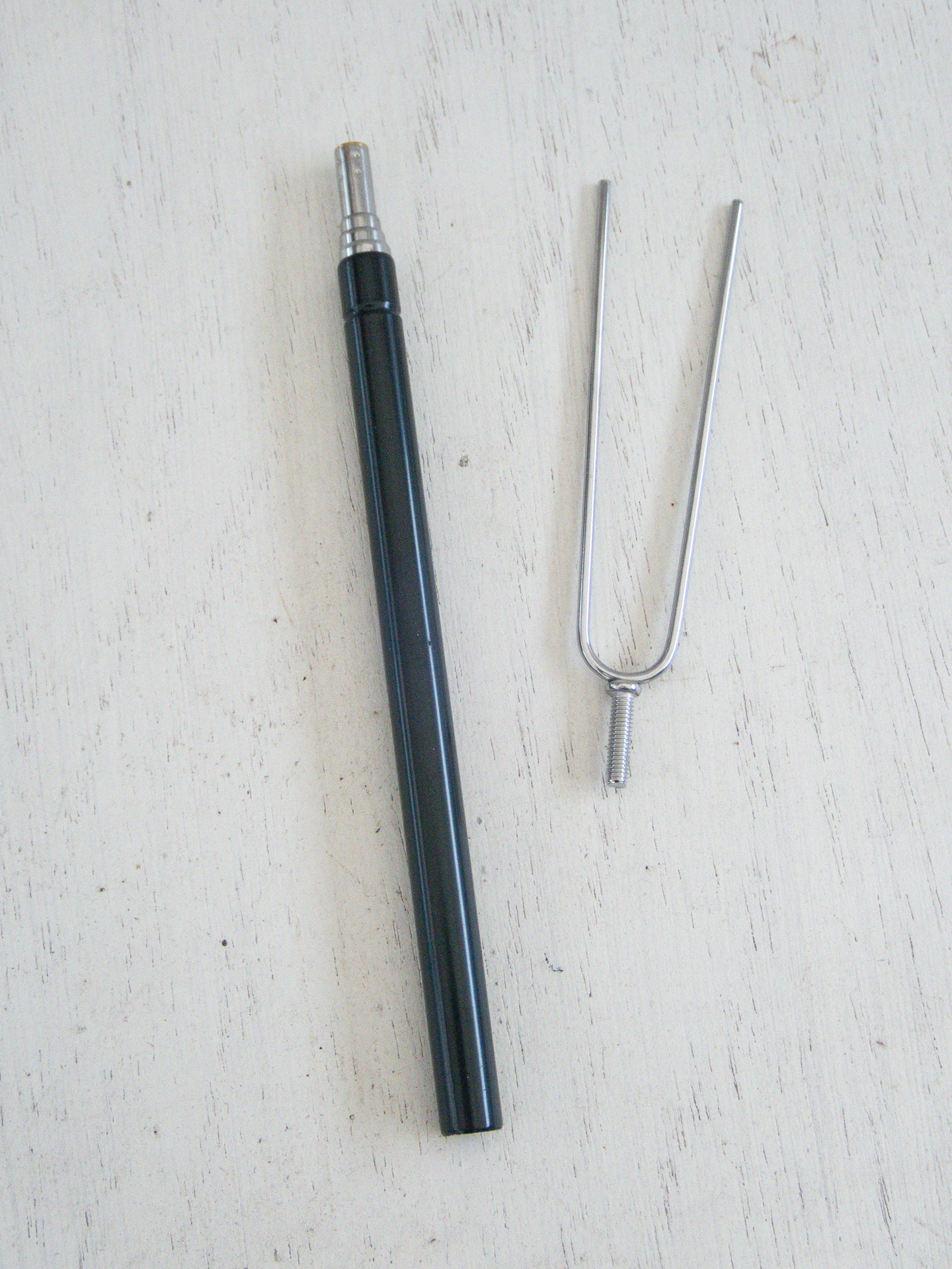 「<a href="https://jp.daisonet.com/products/4550480396002">火吹き棒</a>」と「マシュマロ串アタッチメント」記事執筆時点では「マシュマロ串アタッチメント」は店舗販売のみ。品薄の模様。