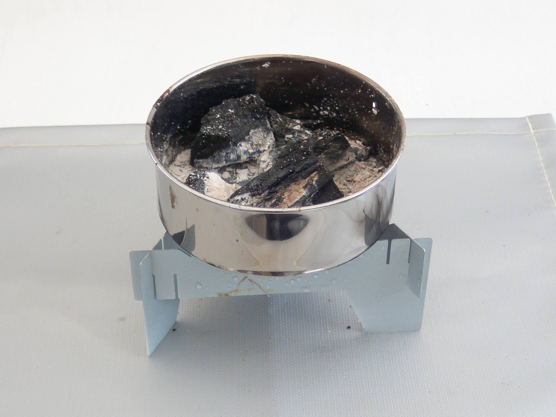 五徳とコンロを組み合わせたイメージ