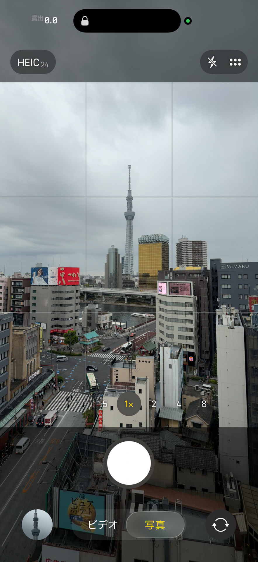 撮影画面。各機能の配置がかなり変更された。ダイレクトにアクセスできない部分も増え、少し使いにくく感じた