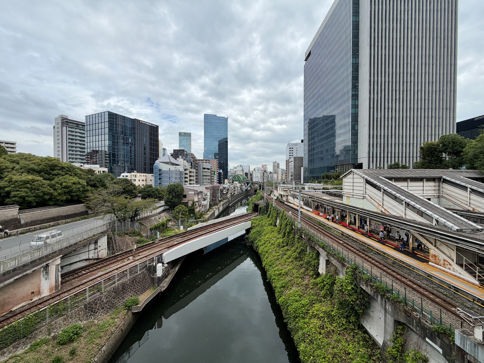 iPhone 17 Pro／2.22mm（14mm相当）／1/800秒／F2.2／ISO 20