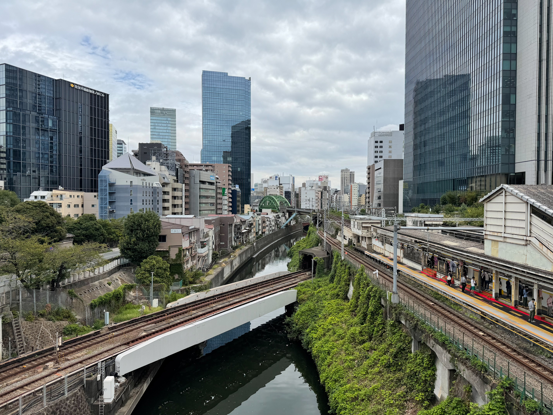 iPhone 17 Pro／6.76mm（24mm相当）／1/5,000秒／F1.8／ISO 80