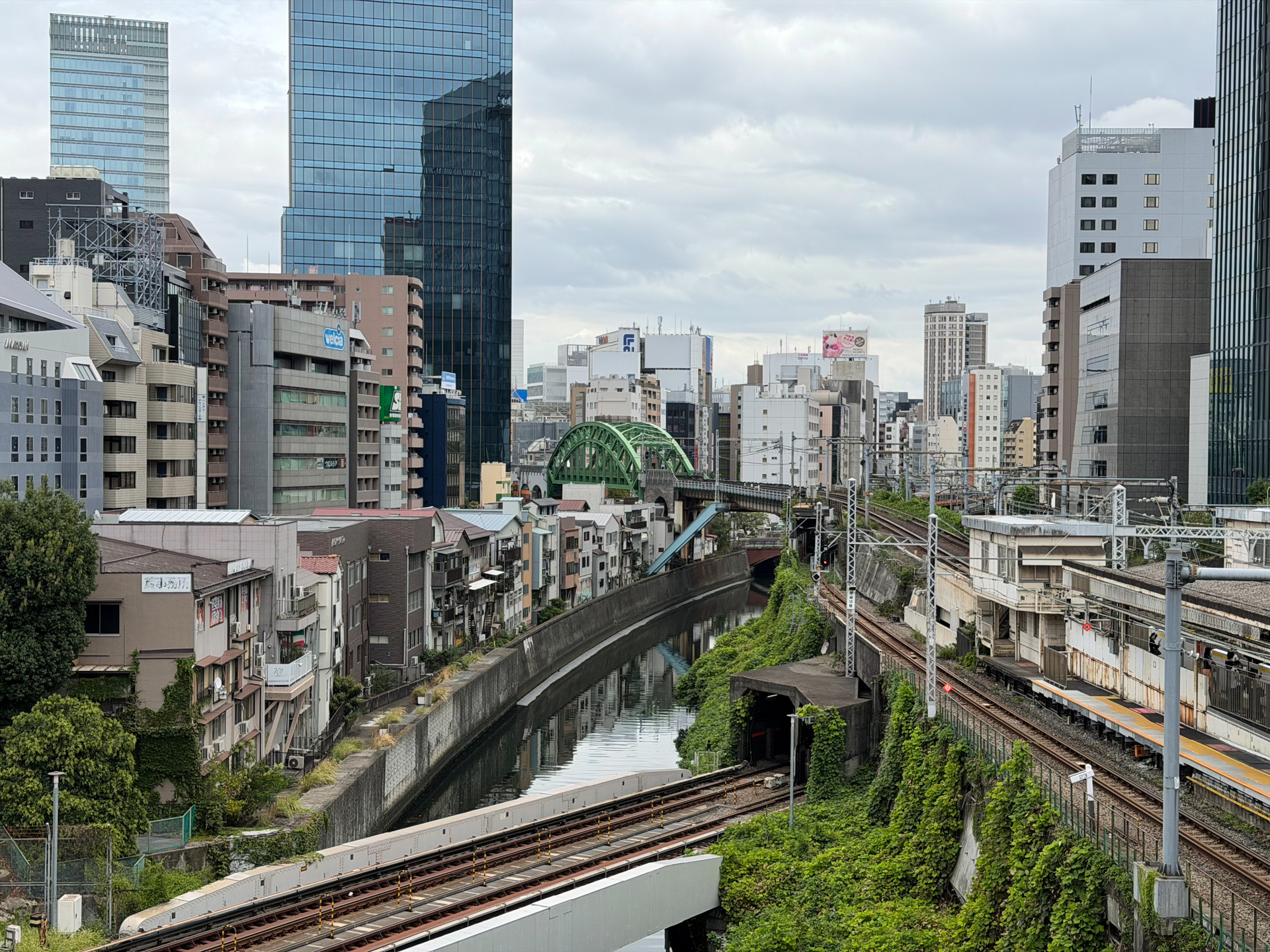 iPhone 17 Pro／6.76mm（48mm相当）／1/3,900秒／F1.8／ISO 64