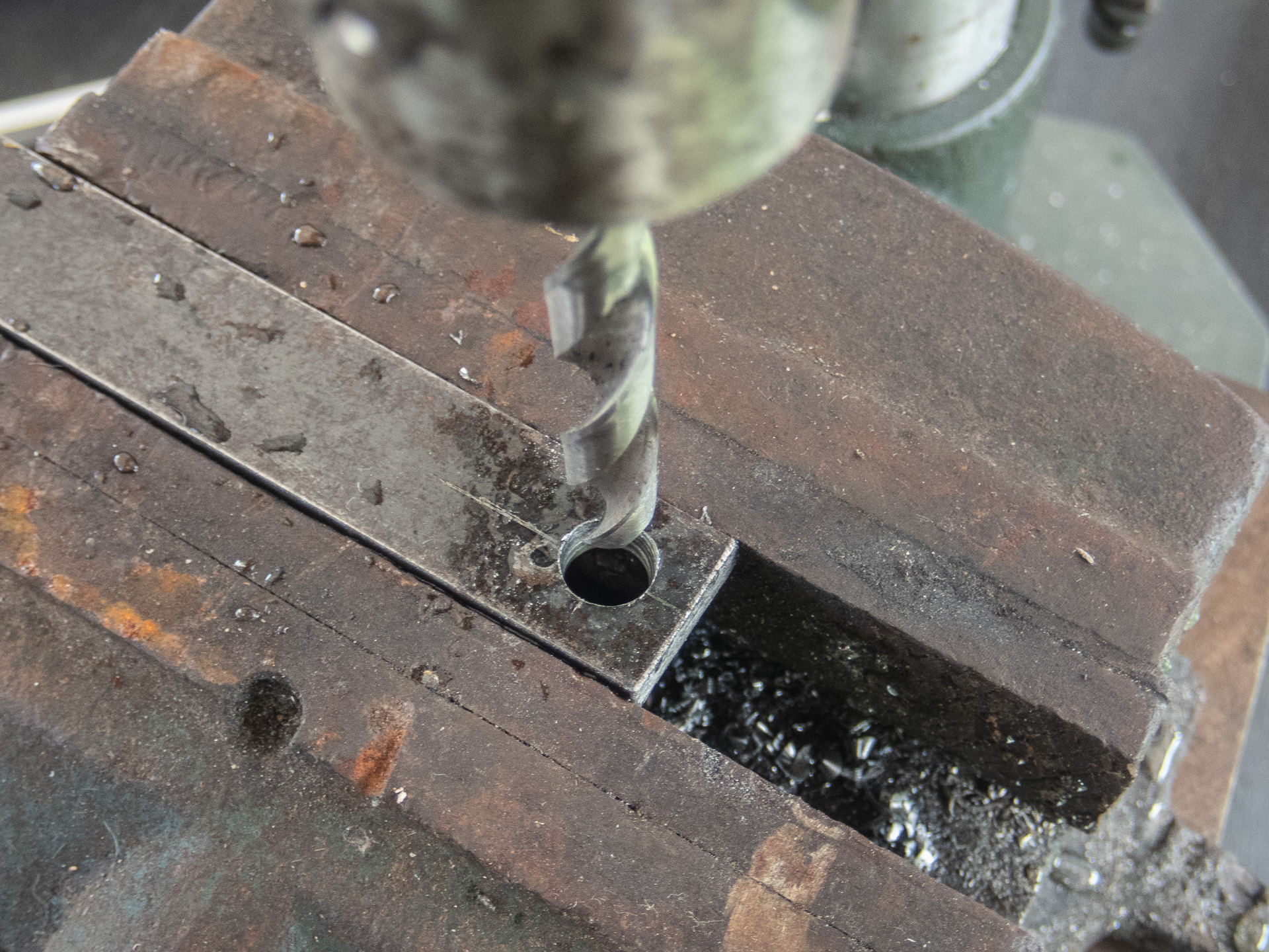 6mm厚の鉄板にした穴を開ける