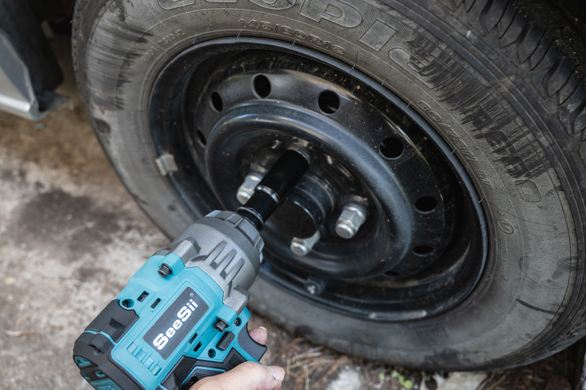 ホイールナットを締め付けるときは必ずLow Powerで