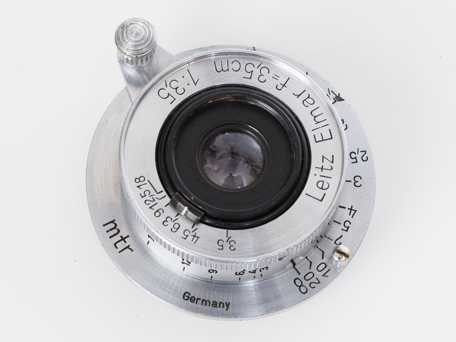 元ネタ（？）となったElmar 3.5cm F3.5。ロングセラーレンズなので、鏡筒の仕上げや、刻印、デザイン、コーティングの有無など多くのバリエーションがあります。