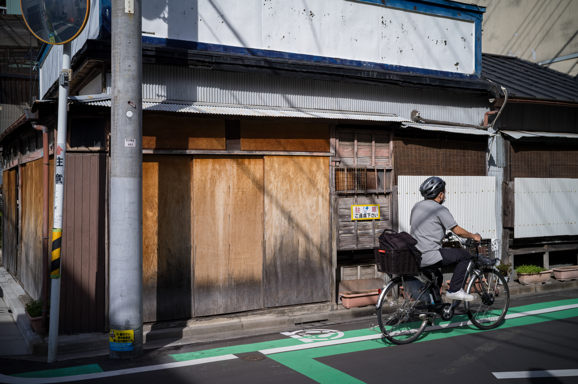 これもフォーカス時間はゼロですから、カメラを構えるとほぼ同時にシャッターを切っています。<br><span class="fnt-85">ライカM11-P／COLOR-SKOPAR 35mm F3.5 Aspherical VM／35mm／マニュアル露出（1/1,000秒、F8）／ISO 400</span>