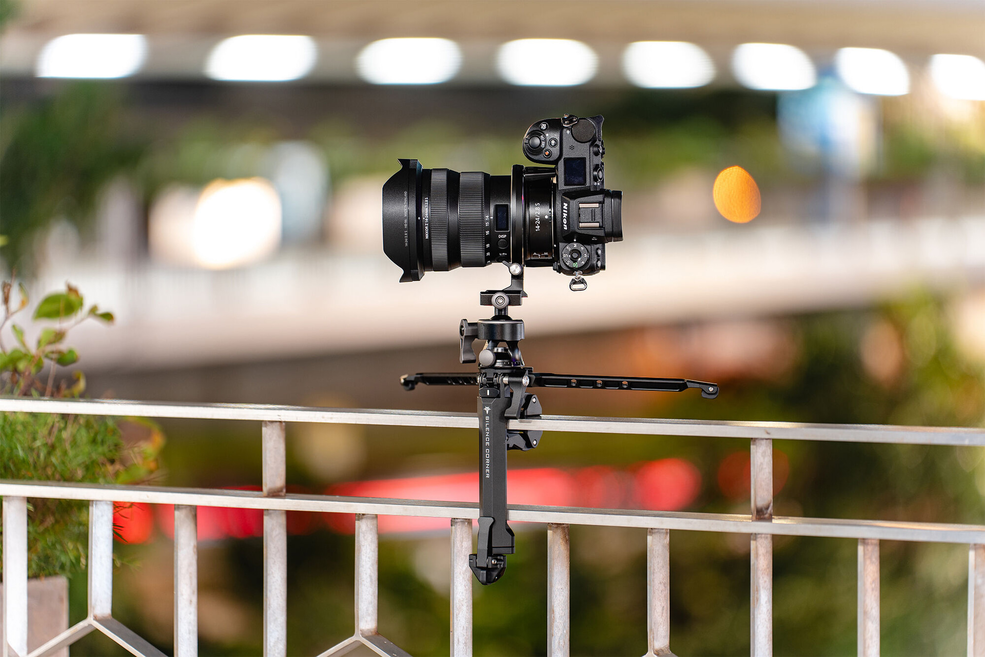 手すりなどにも装着できる