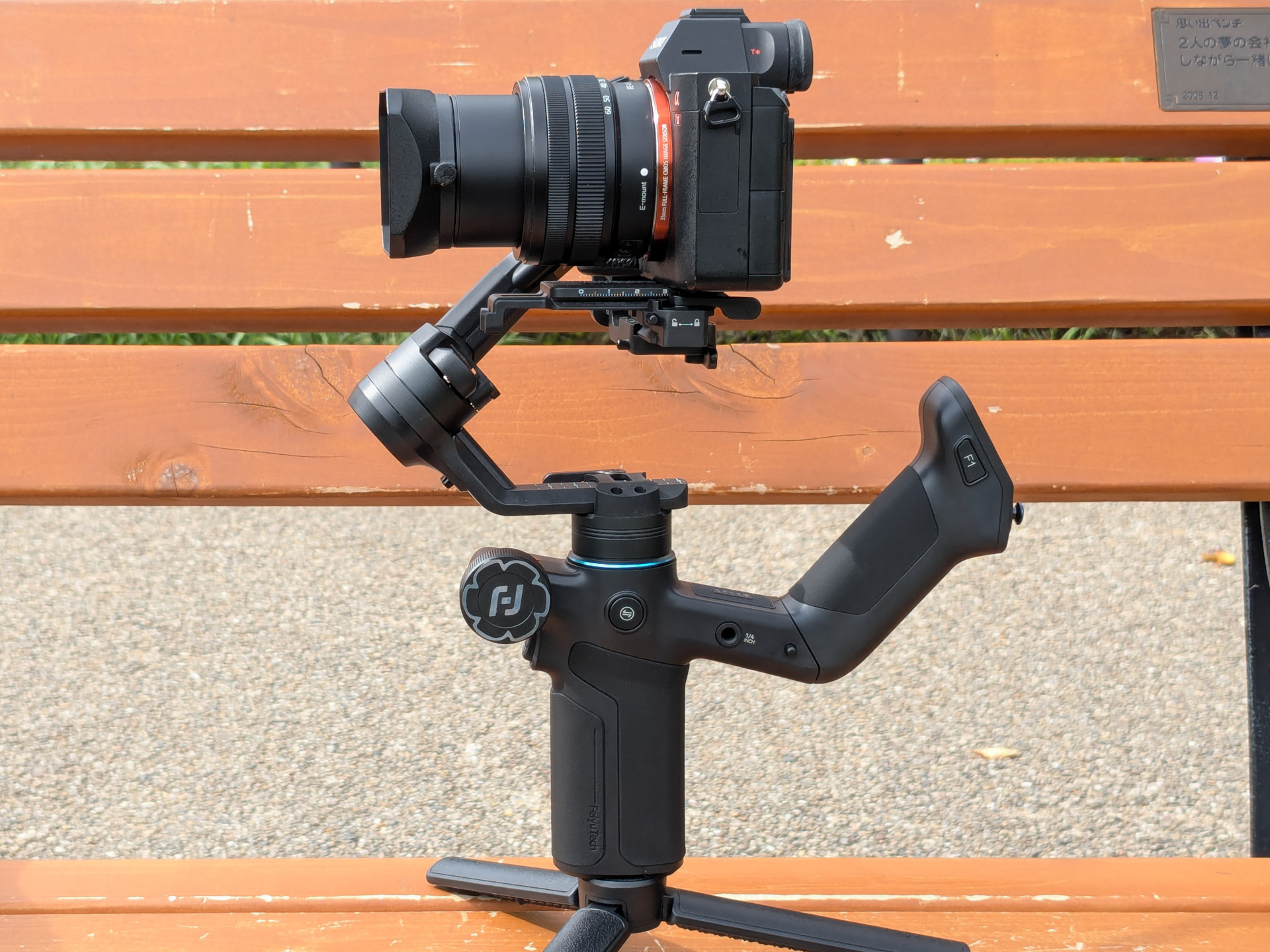 スリングハンドルが特徴的