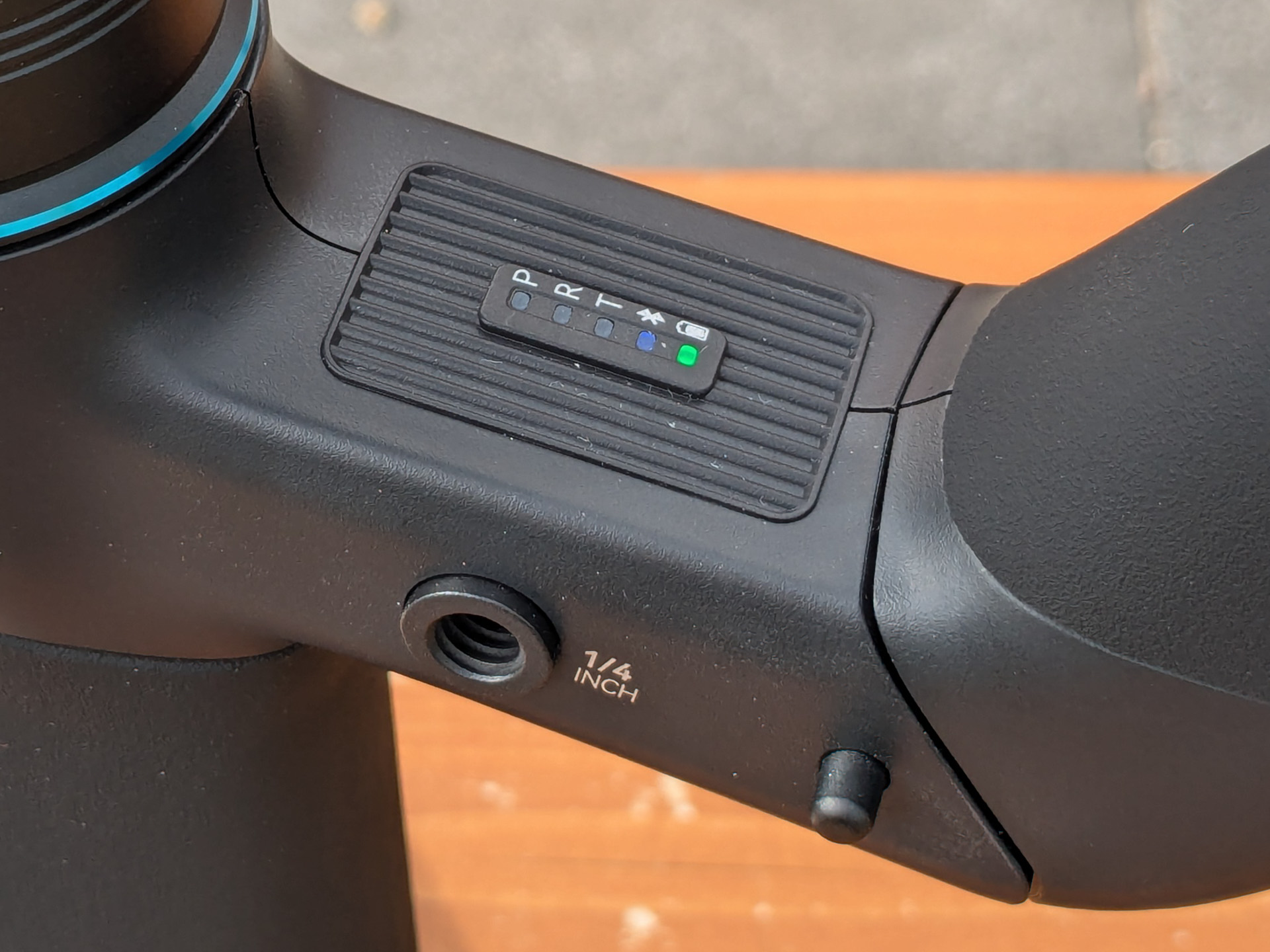 ハンドルを外しても状態がわかるLEDも装備