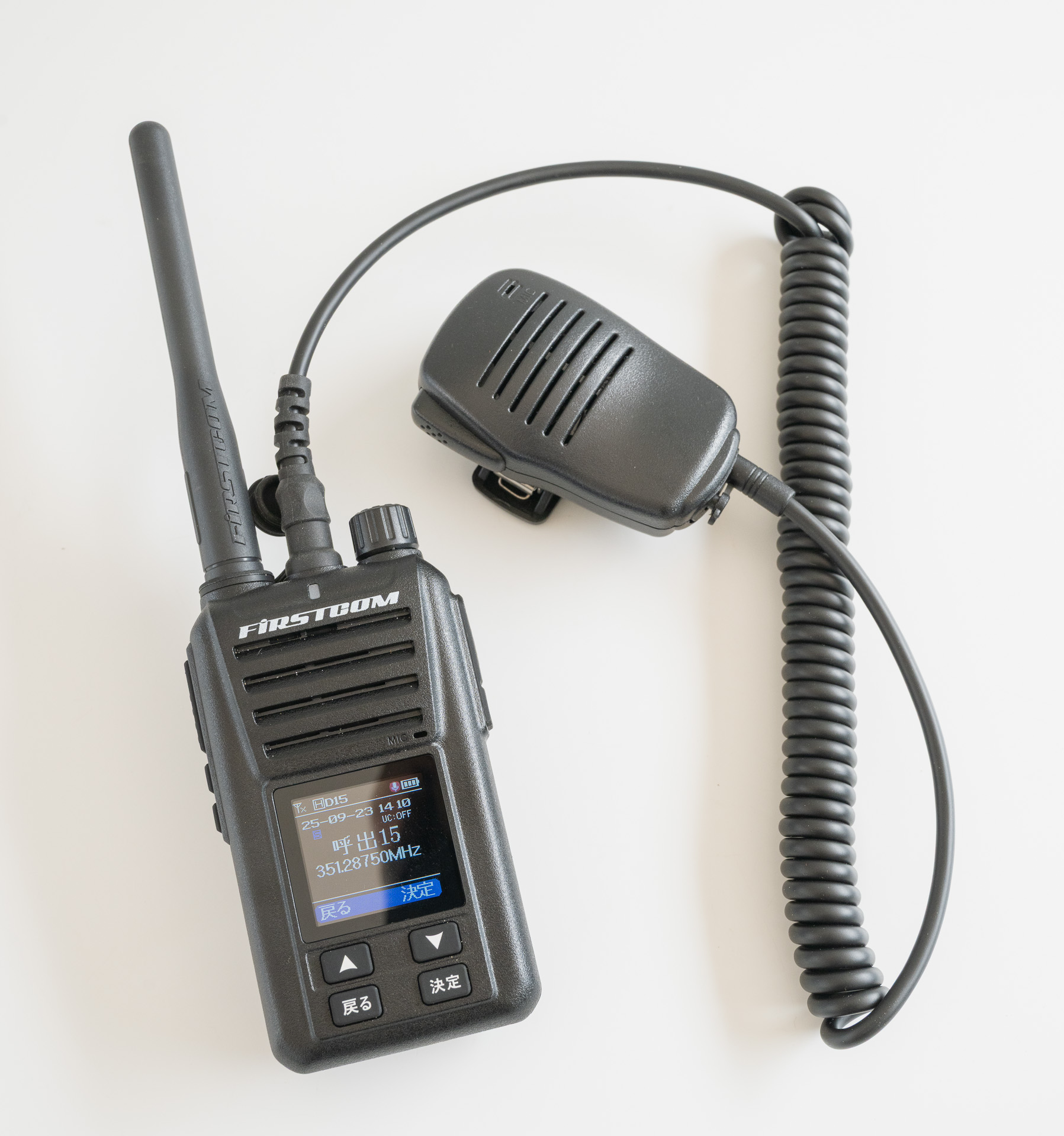 汎用品のスピーカーマイク。１ピン４極。汎用品でもケンウッドタイプは使えない。アルインコ用は使用可能