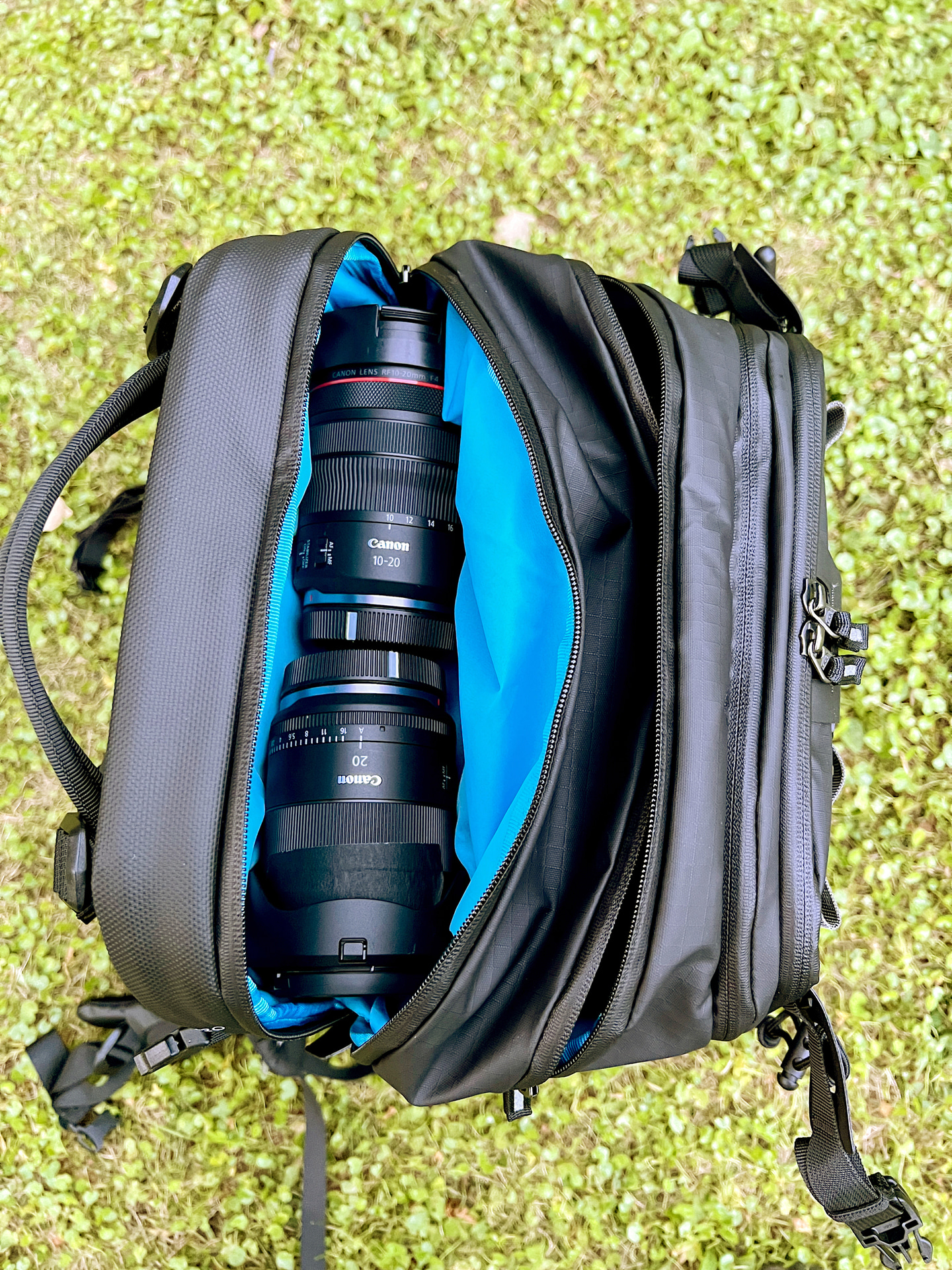 小さい広角レンズなどは2本入れられる