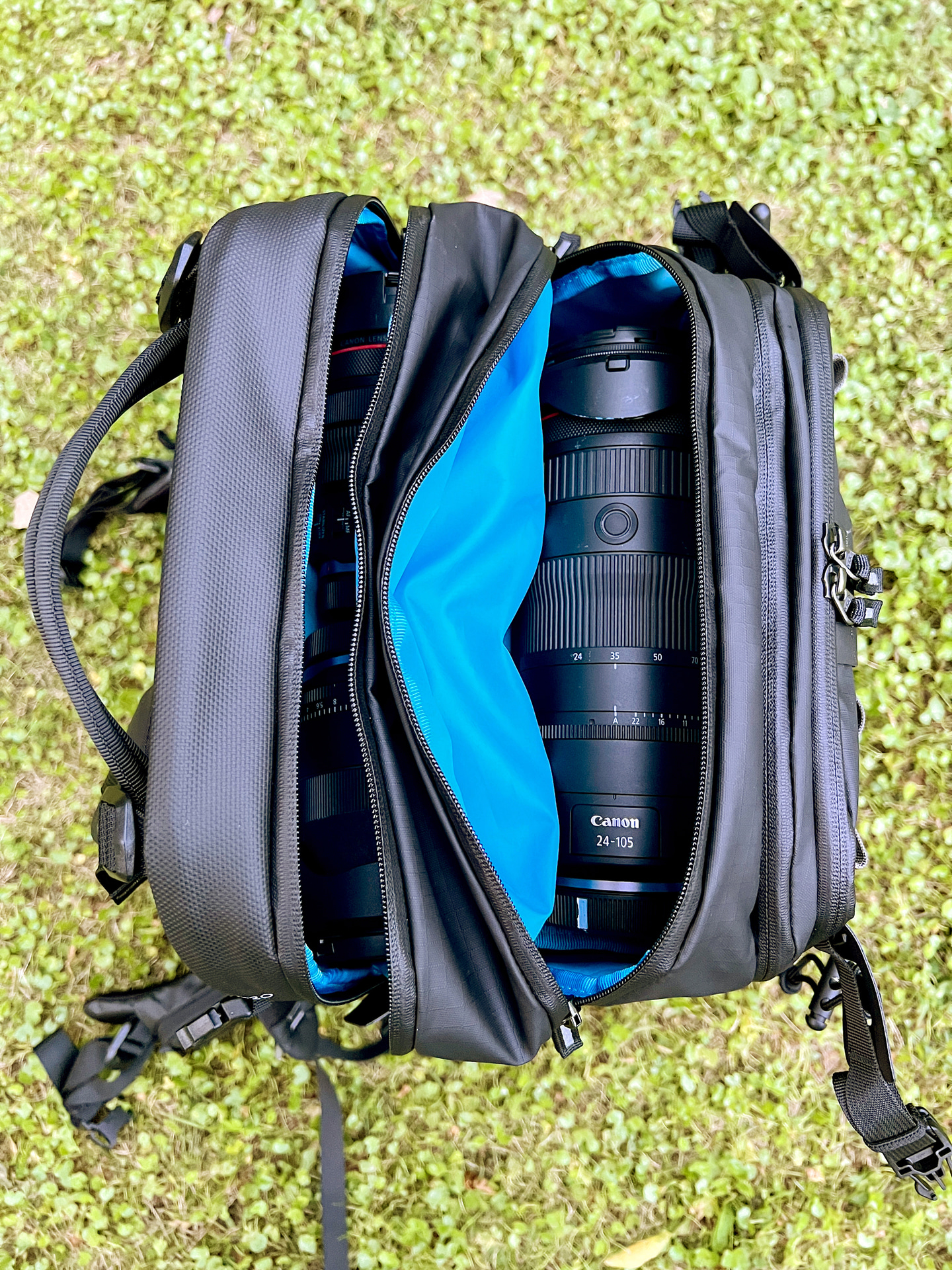 大口径ズームレンズも収納可能なスペース