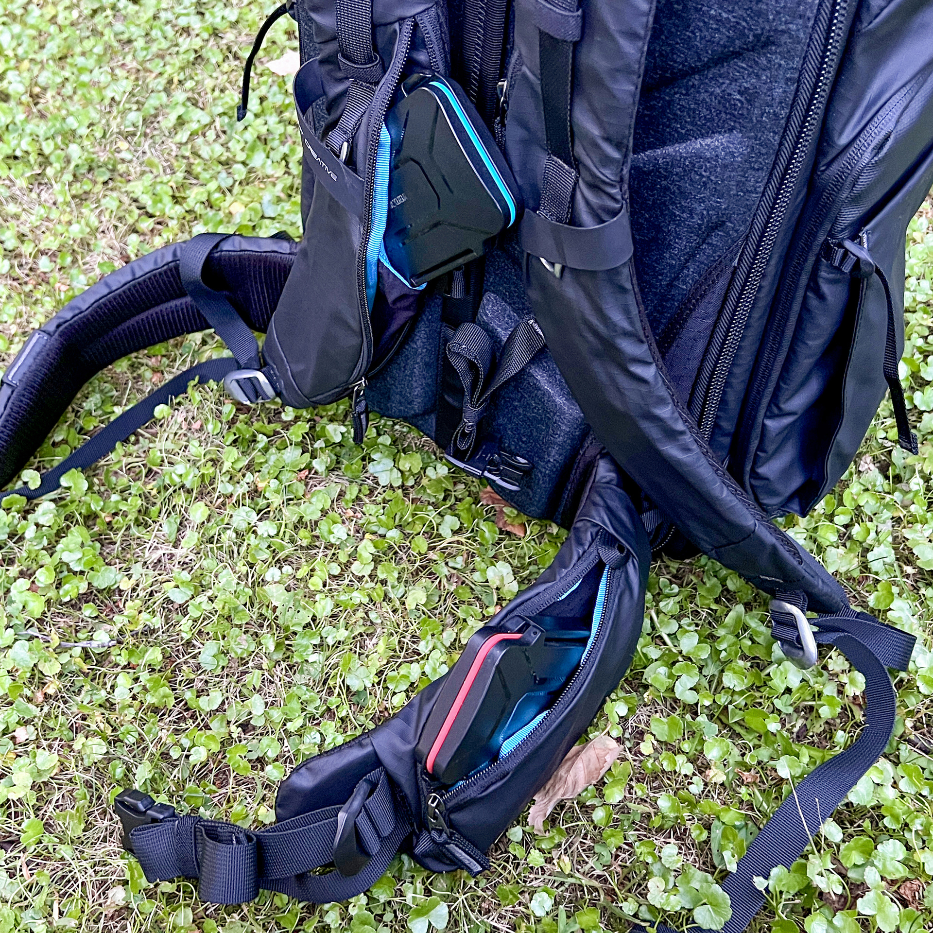 カードケースなどを入れて瞬時にアクセスできる