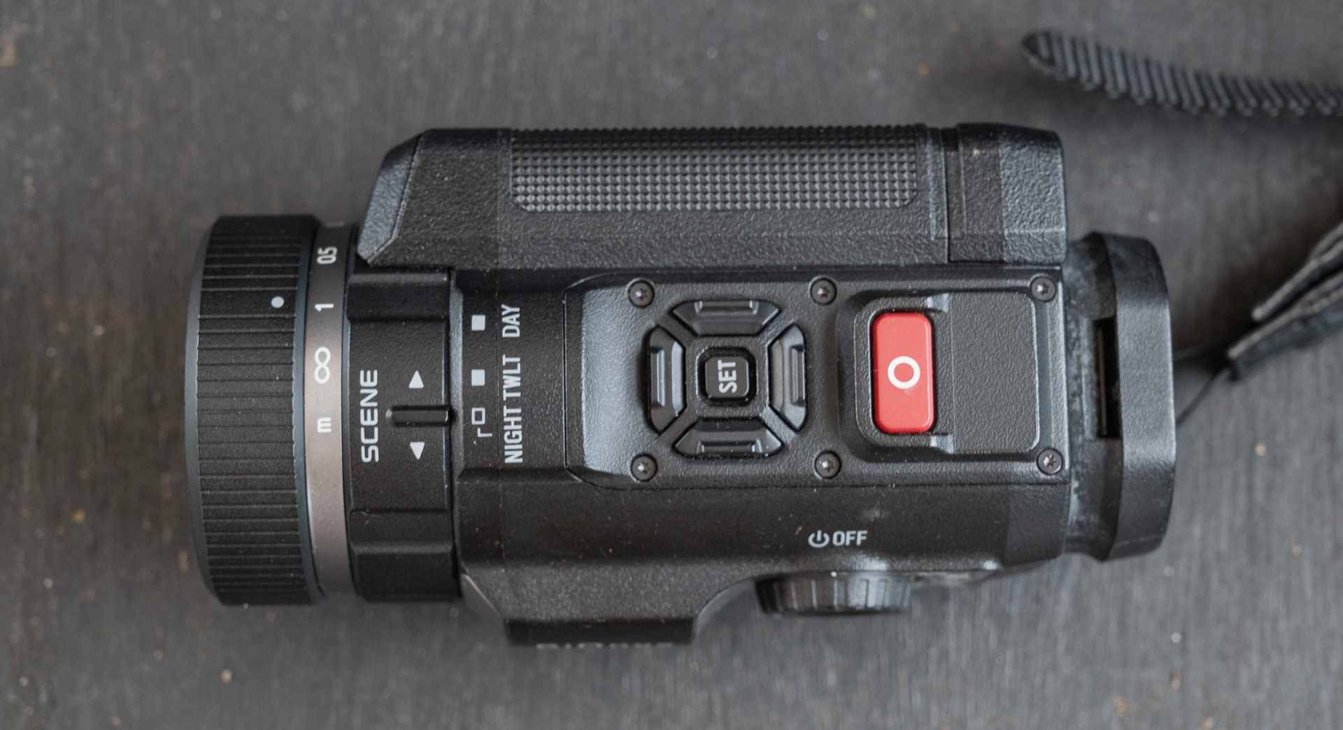 トップビュー。中央の四方向ボタンでメニューを選ぶ