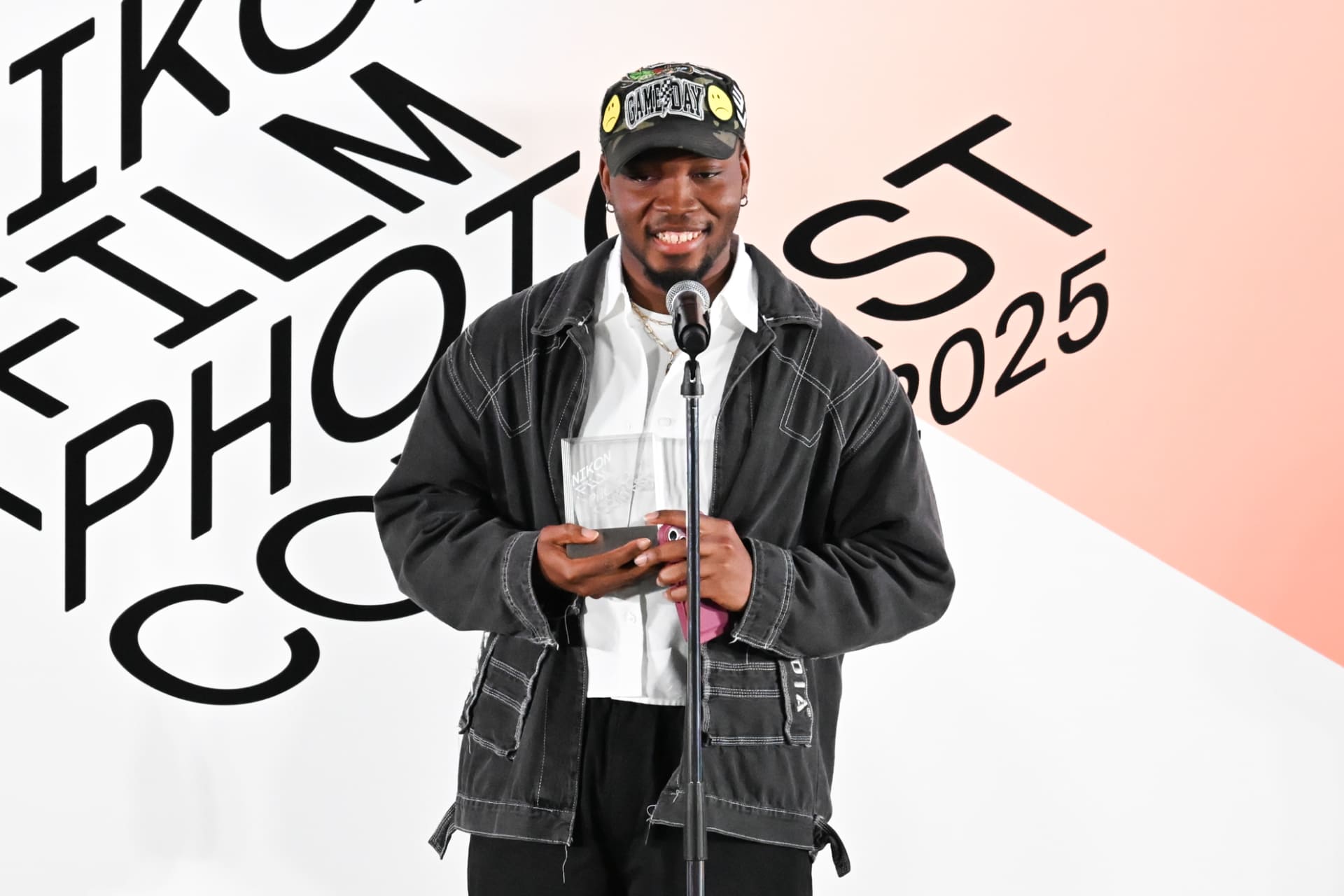 5分フィルムカテゴリーのグランプリを授賞したAdemola Falomo氏