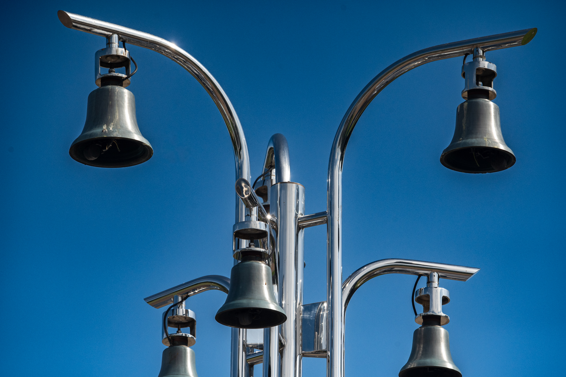 この条件は、ハイライトのフレアが邪魔したのか、ギンギンにシャープな感じはしません。<br><span class="fnt-85">ニコン Z5II／AF VR Zoom NIKKOR 80-400mm F4.5-5.6 D ED（LA-FZ1を使用）／200mm／絞り優先AE（1/6,400秒、F9.0、−1EV）／ISO 800</span>