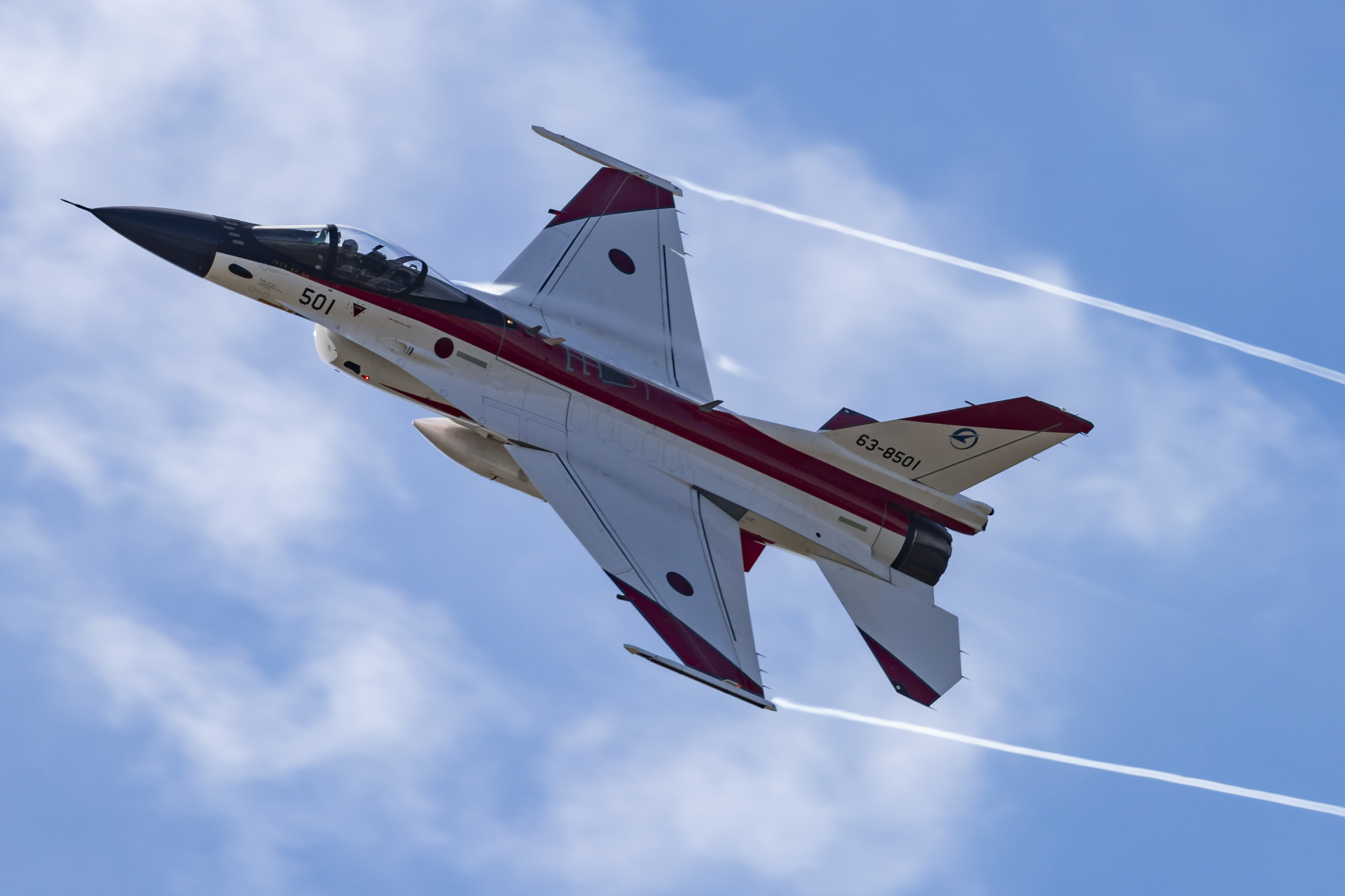 F-2のテスターカラー（撮影：2023年-エアフェスタ浜松）<br>EOS 6D Mark II／EF100-400mm f/4.5-5.6L IS II USM +1.4x／560mm／絞り優先AE（1/1,000秒、F8）／ISO 200