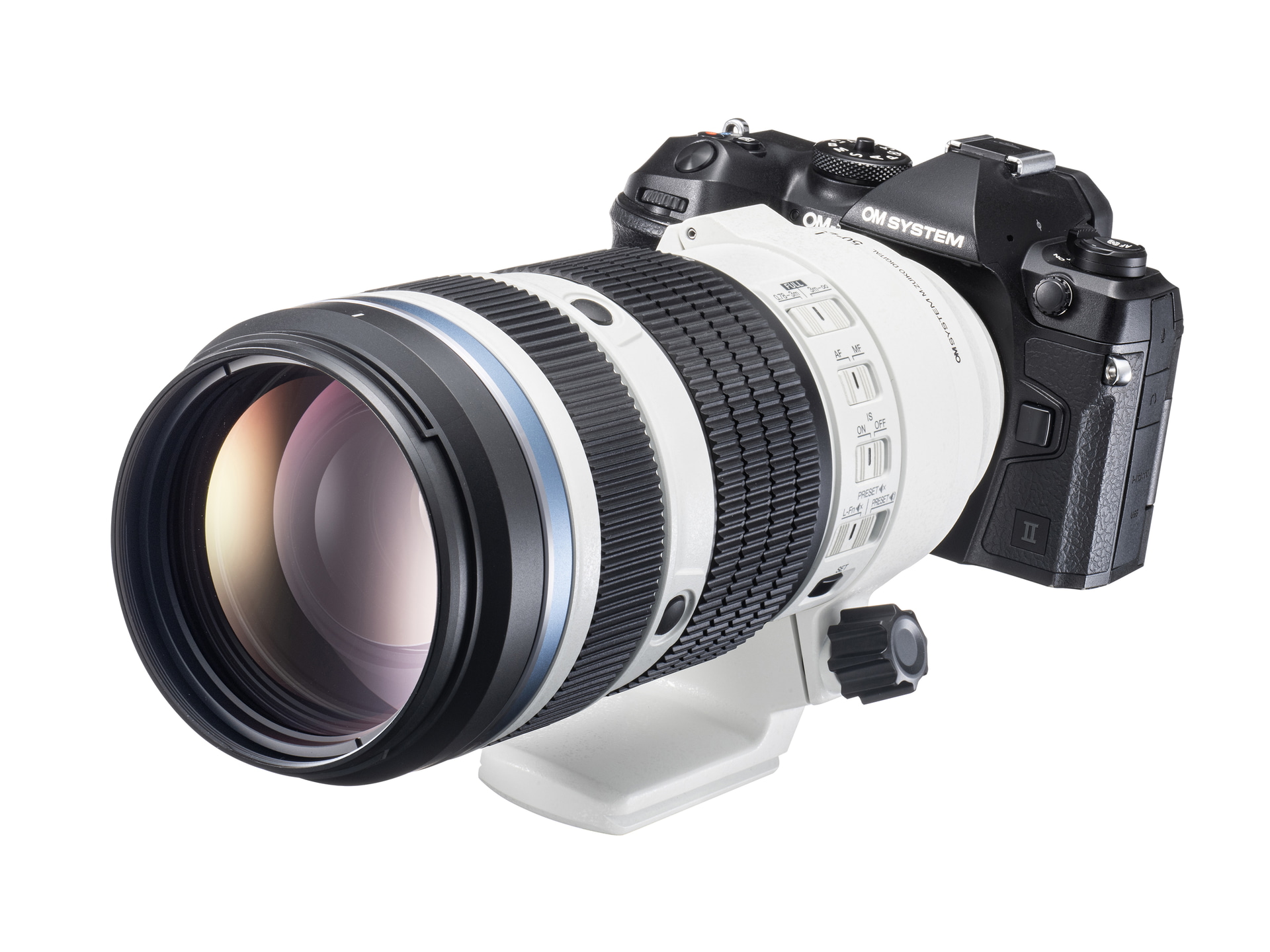 発売日：2025年9月27日<br>実勢価格：46万円前後（税込）<br>　<br><b>●SPECIFICATION</b><br>レンズ構成：13群21枚<br>絞り羽根枚数：9枚<br>最小絞り：F22<br>最短撮影距離：0.78m<br>最大撮影倍率：0.25倍（200mm時）<br>フィルター径：φ77mm<br>外形寸法（最大径×全長）：約91.4×225.8mm<br>質量：約1,075g（三脚座別）