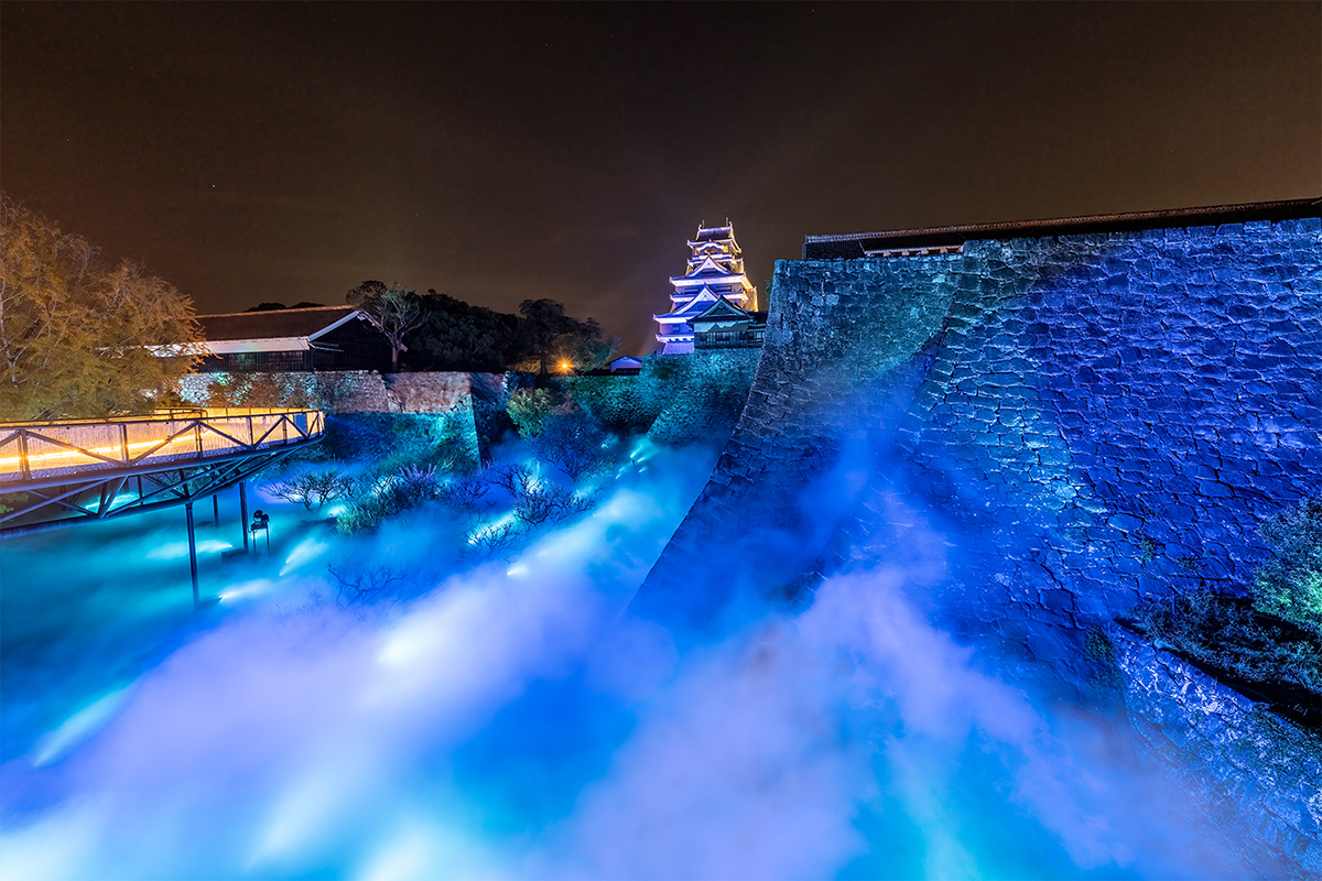 人工の雲海に、サウンドスケープとレーザーや灯具を用いた光の演出を融合