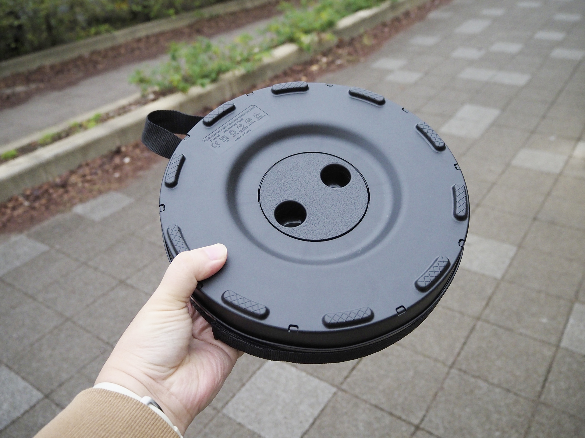 底部には滑り止めゴムがあるというが見当たらず。それらしきものがあるといえばある