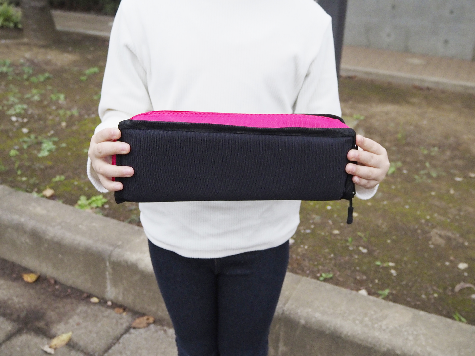 こちらも重量が300gと携帯しやすい重さだ