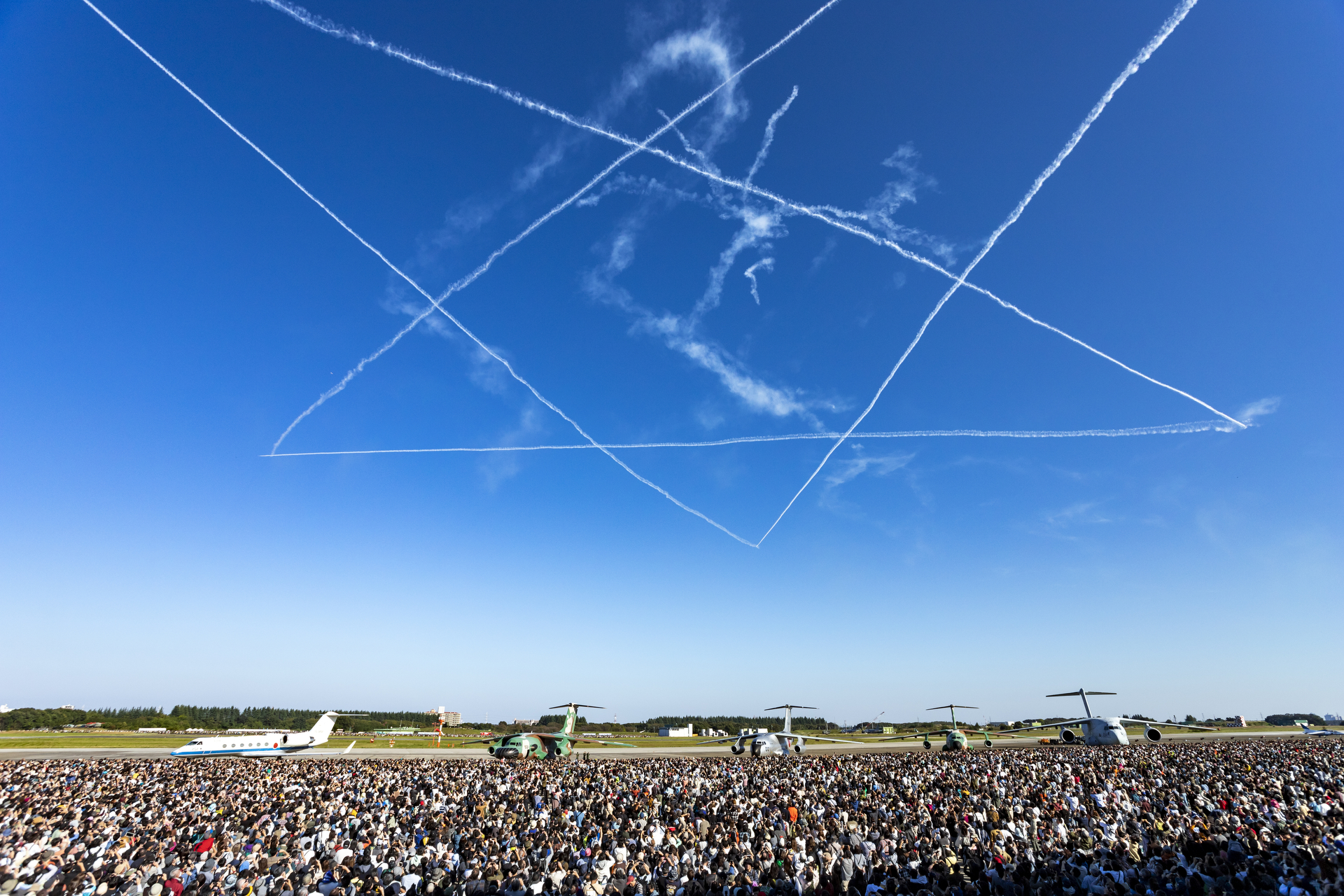 （撮影：令和6年度 入間航空祭）<br>キヤノン EOS 6D Mark II／EF17-40mm f/4L USM／17mm／絞り優先AE（1/1,000秒、F8）／ISO 400