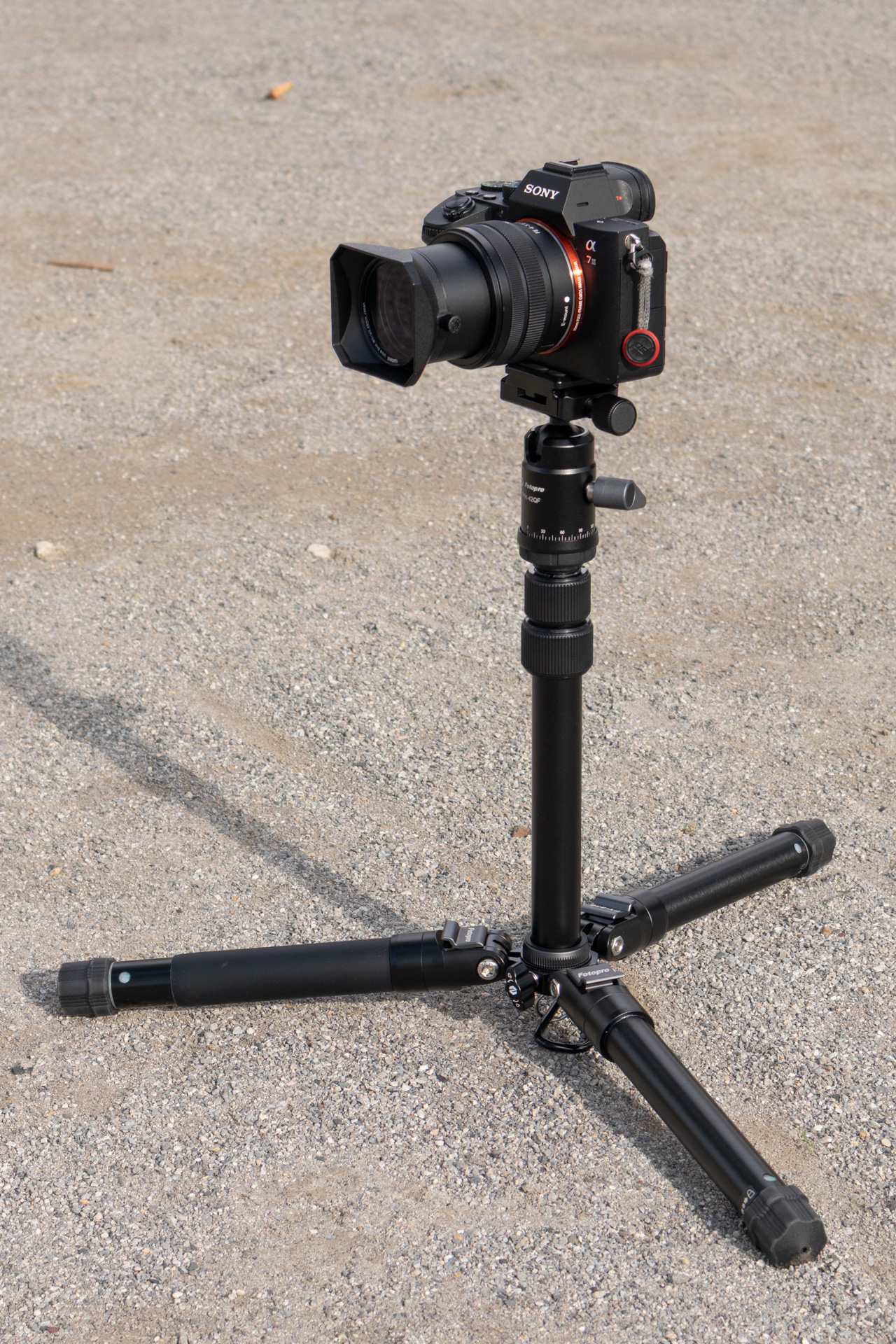 脚を開いてもセンターポールの分高くなる