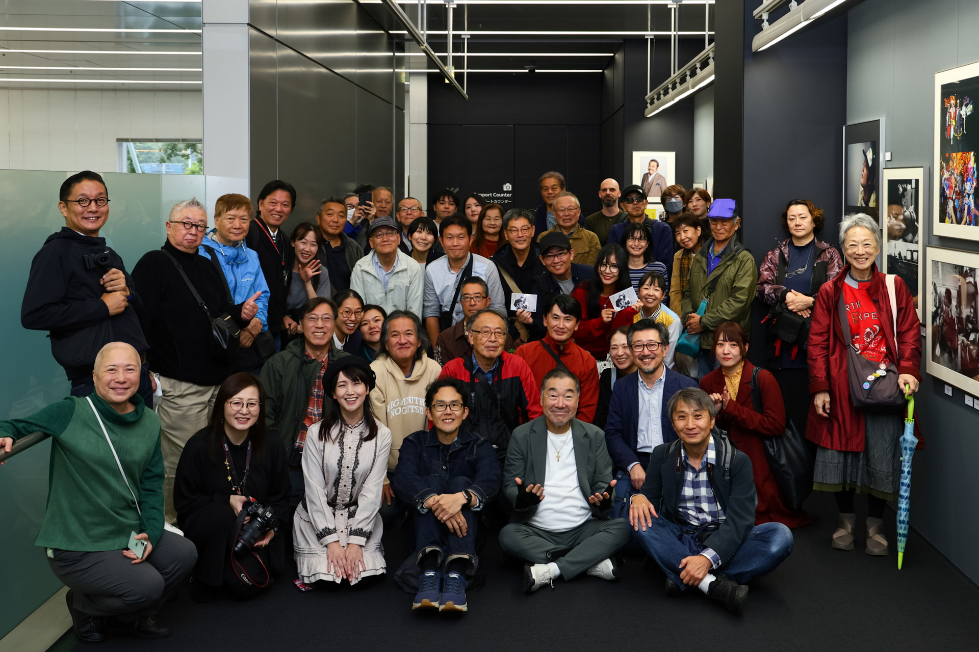 ギャラリートークを終えて記念写真
