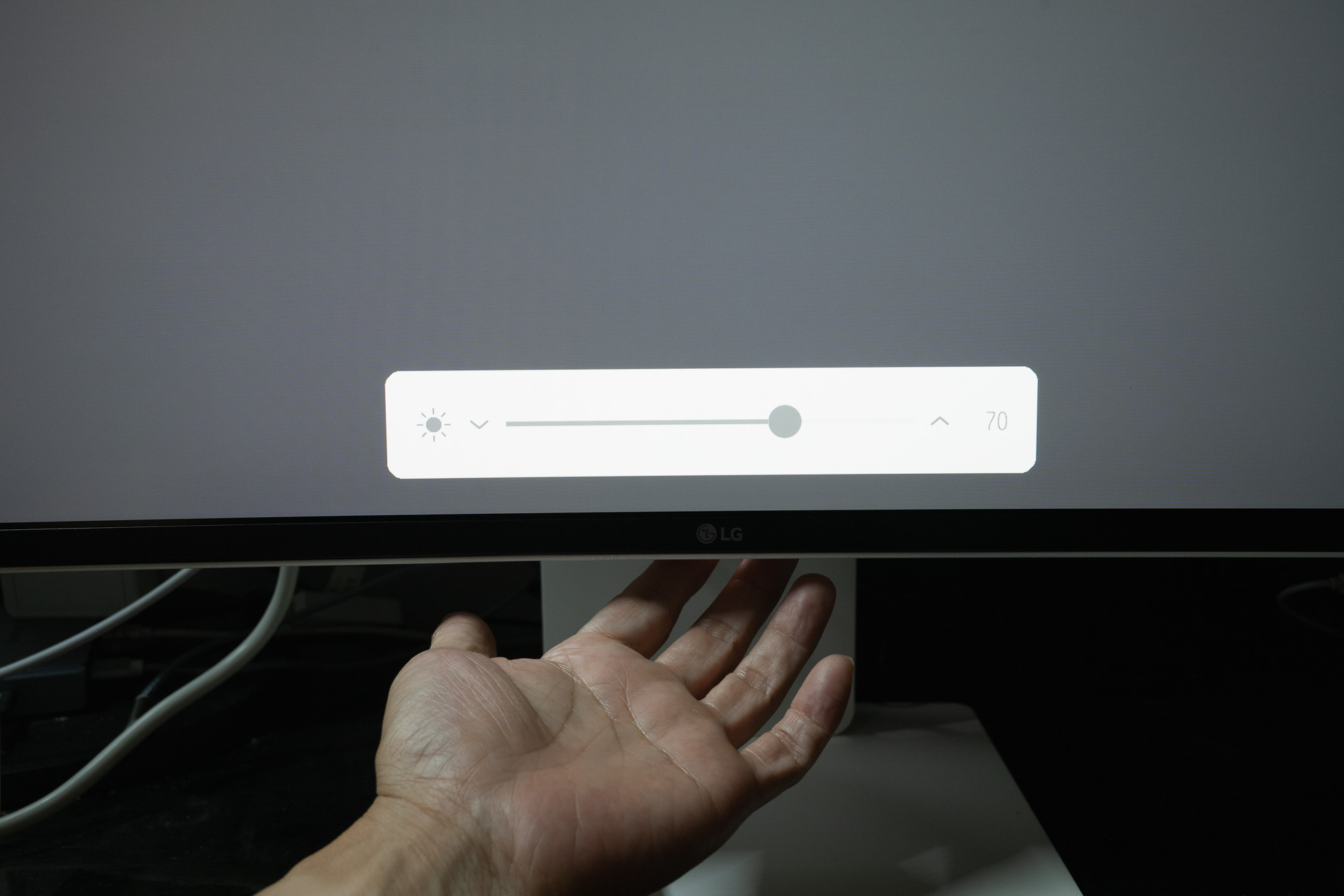 左右に動かして音量調節