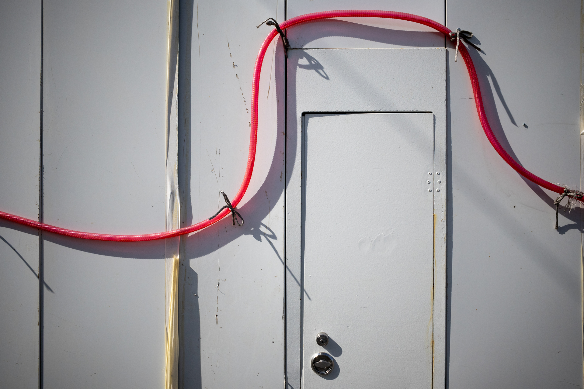 周辺光量補正をオフにして撮影してみました。良い感じで写真を締めてくれます。周辺光量落ちがいやな場合は補正をオンにすればOKです。<br>リコー GR IV／プログラムAE（1/3,200秒、F7.1、±0.0EV）／ISO 400