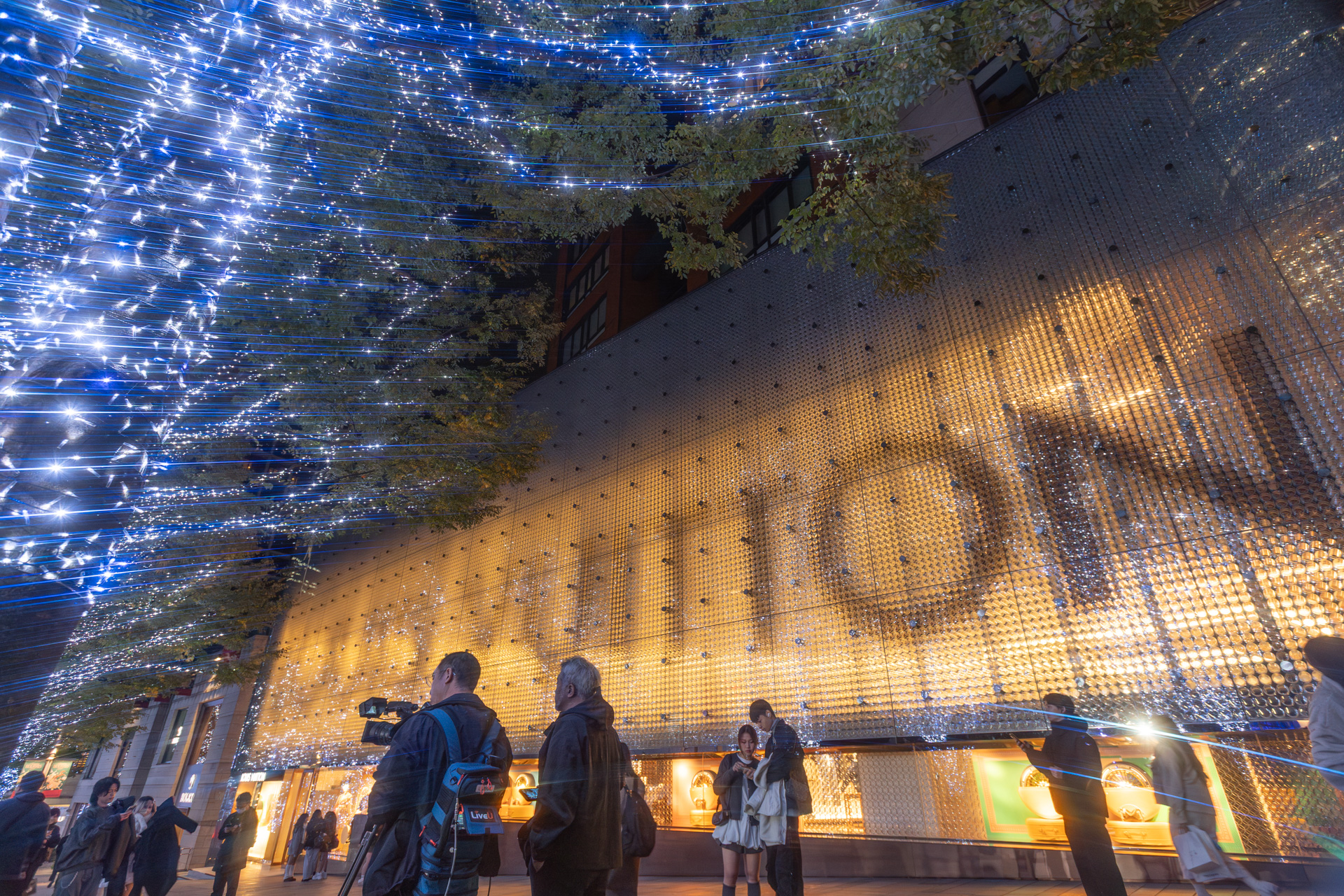 商業施設の照明も絵になる