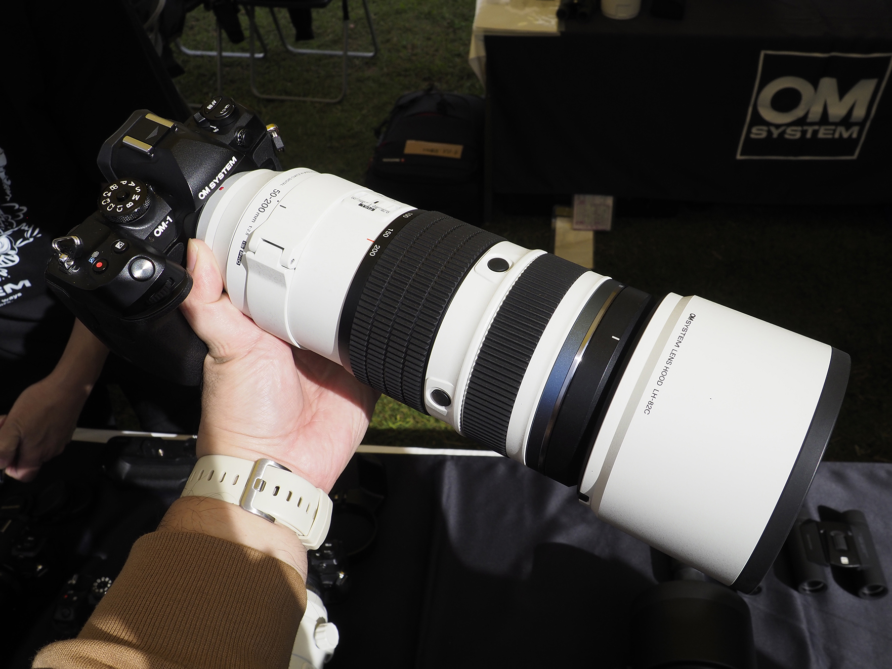 野鳥撮影にオススメだという「OM SYSTEM OM-1 Mark II」と「M.ZUIKO DIGITAL ED 50-200mm F2.8 IS PRO」の組み合わせ