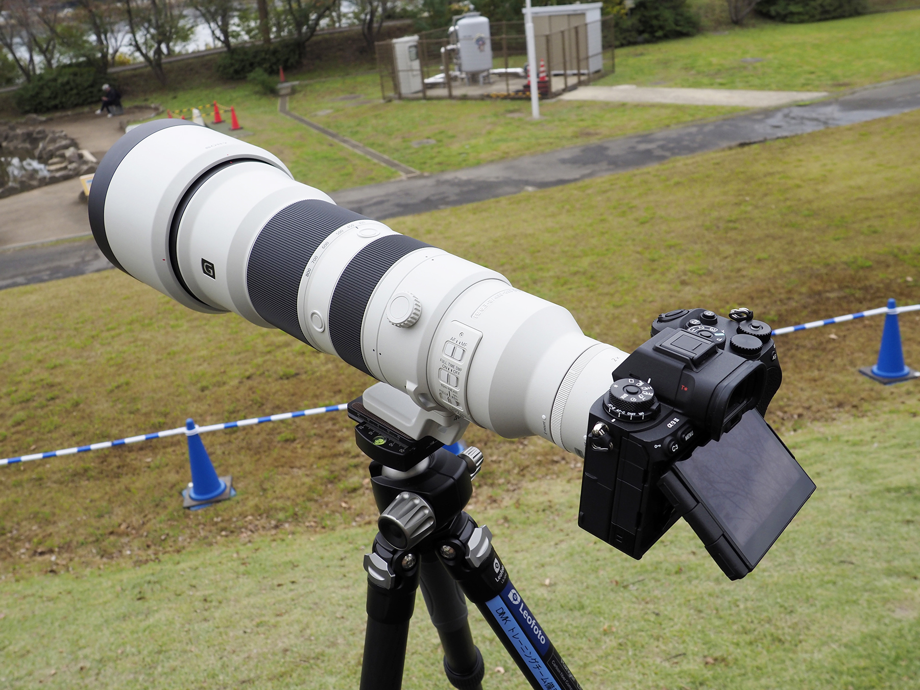 「α9 III」と「FE 400-800mm F6.3-8 G OSS」は、手賀沼方面に向けて固定されており、すぐに試せる状態で置かれていた