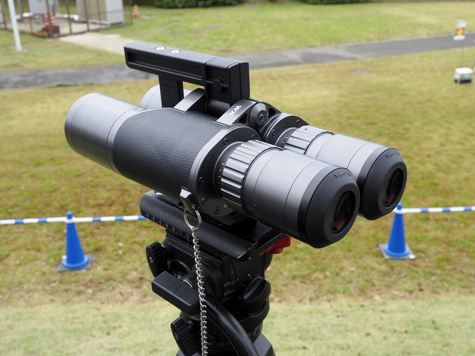 「WX 10x50 IF」をはじめとした双眼鏡も並んでいた