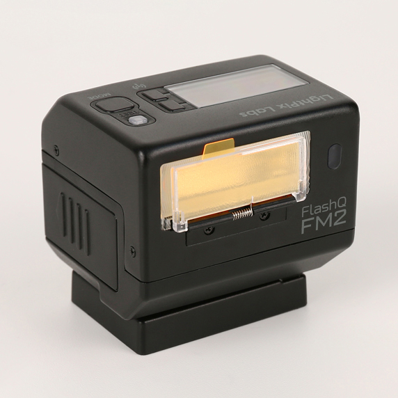 小型ストロボ「FlashQ」にアルミ素材のクラシカルタイプ - デジカメ Watch