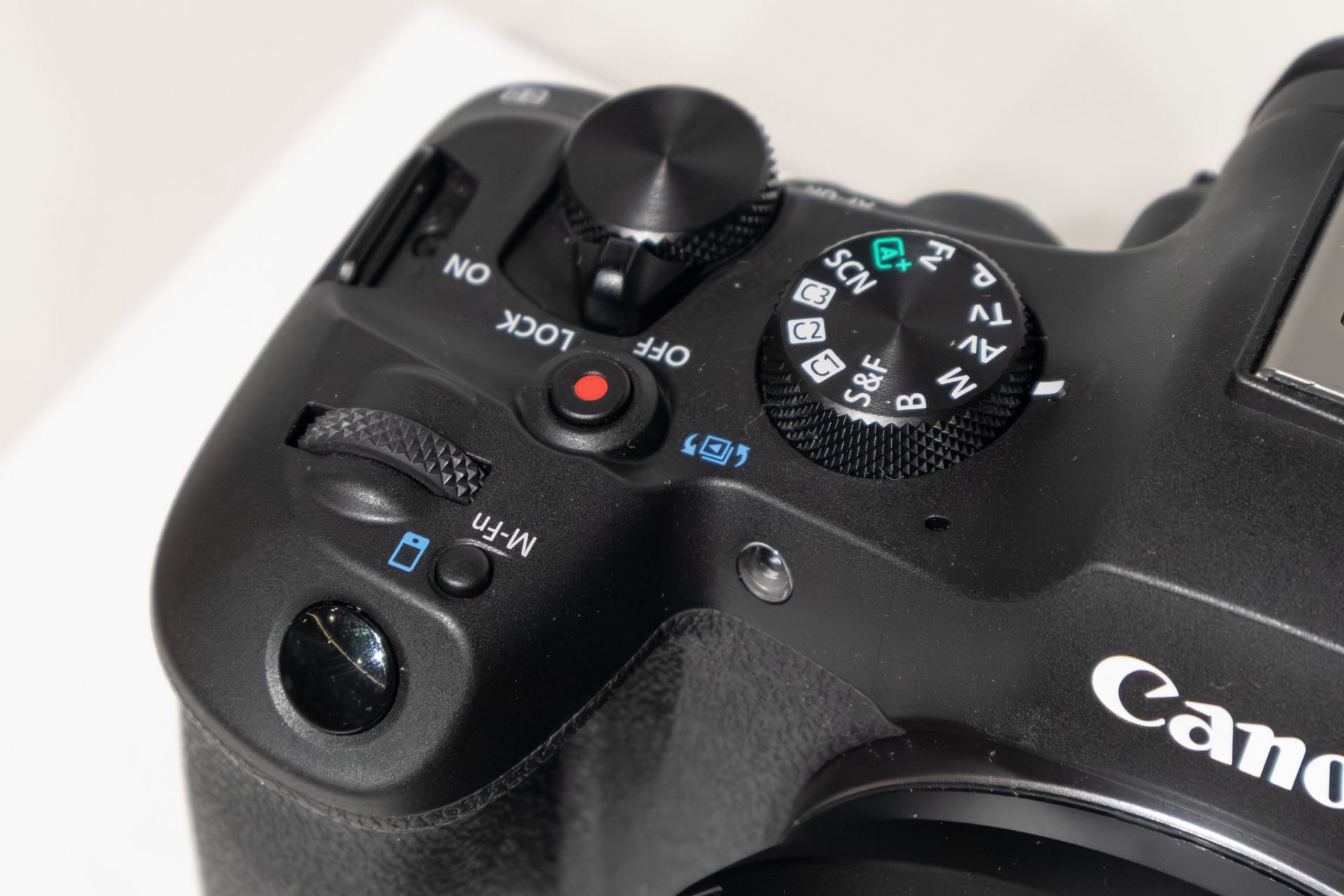 シャッターボタン周り