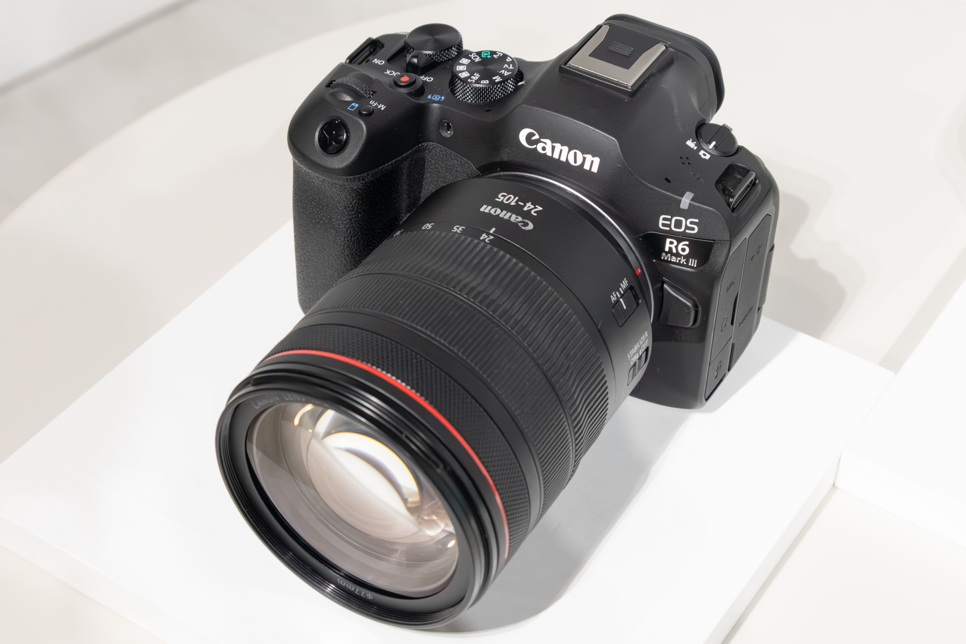 キットレンズの「RF24-105mm F4 L IS USM」を装着したところ