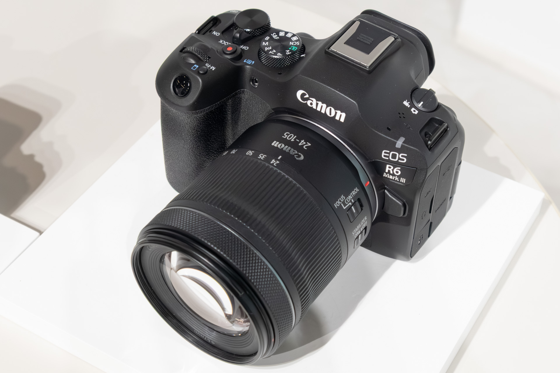 もう1つのキットレンズ「RF24-105mm F4-7.1 IS STM」の装着例