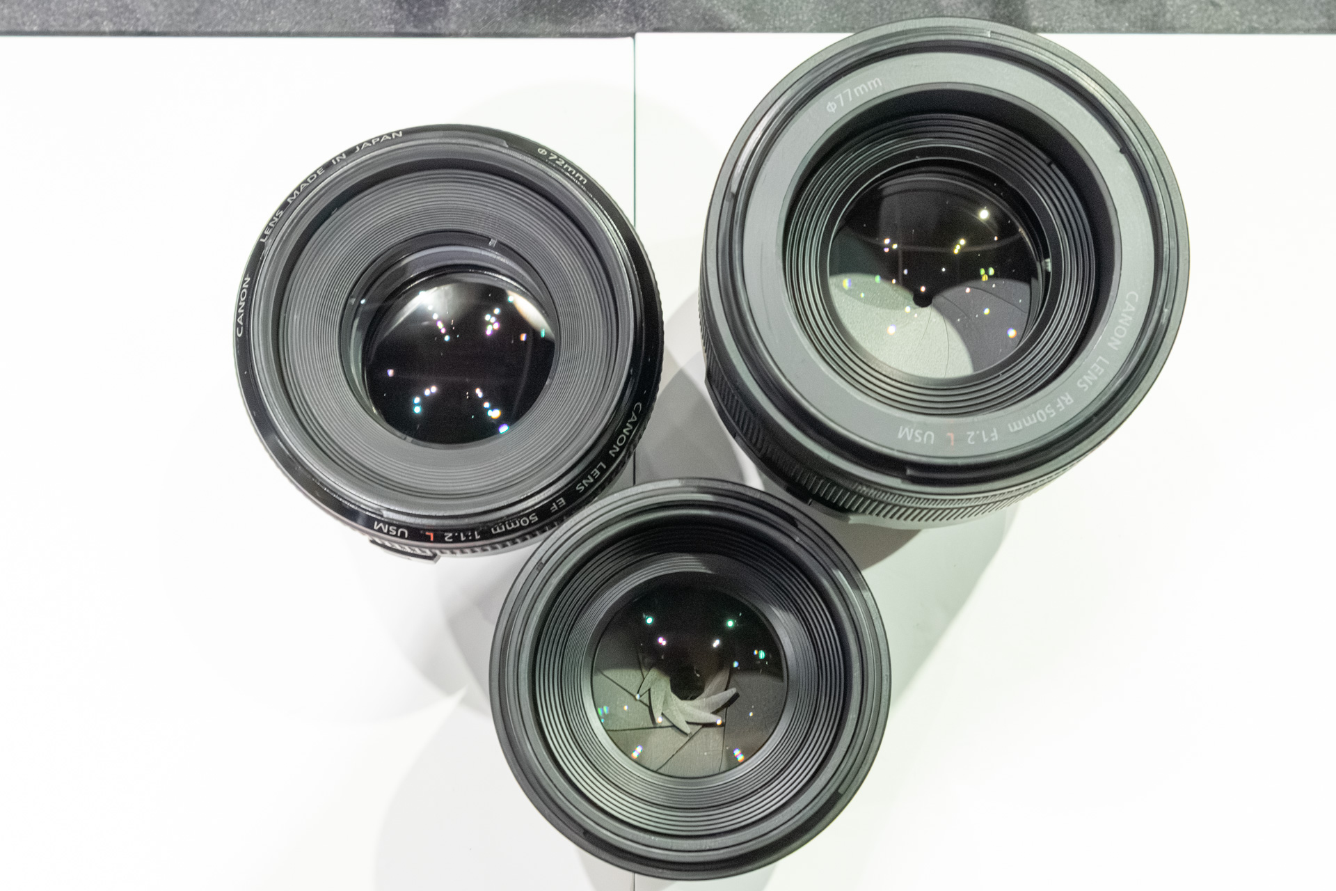 EF50mm F1.2L USM（左）およびF50mm F1.2 L USM（右）との比較