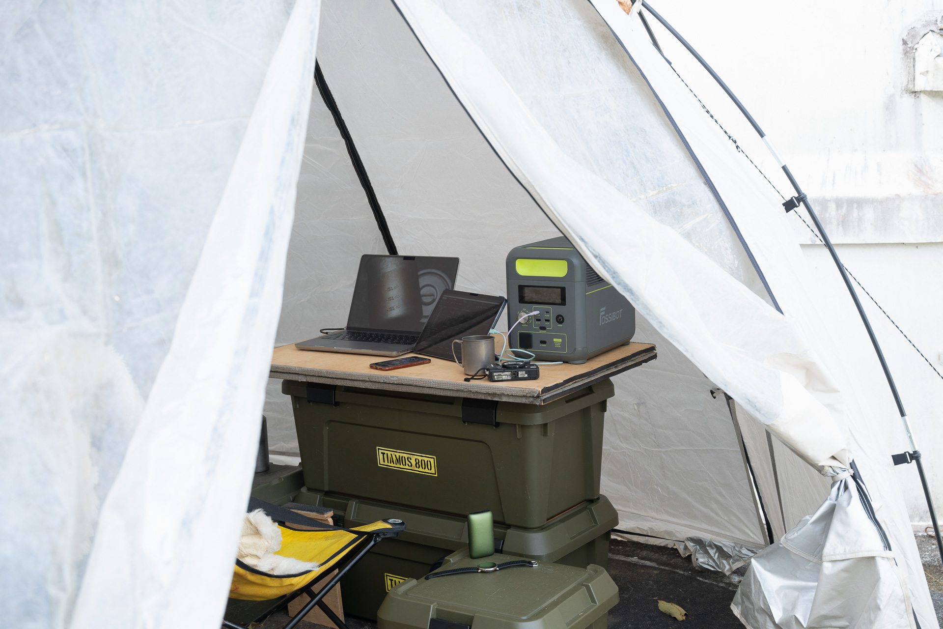 全てを満充電にして持っていけば1日仕事、夜には暖かく就寝できる