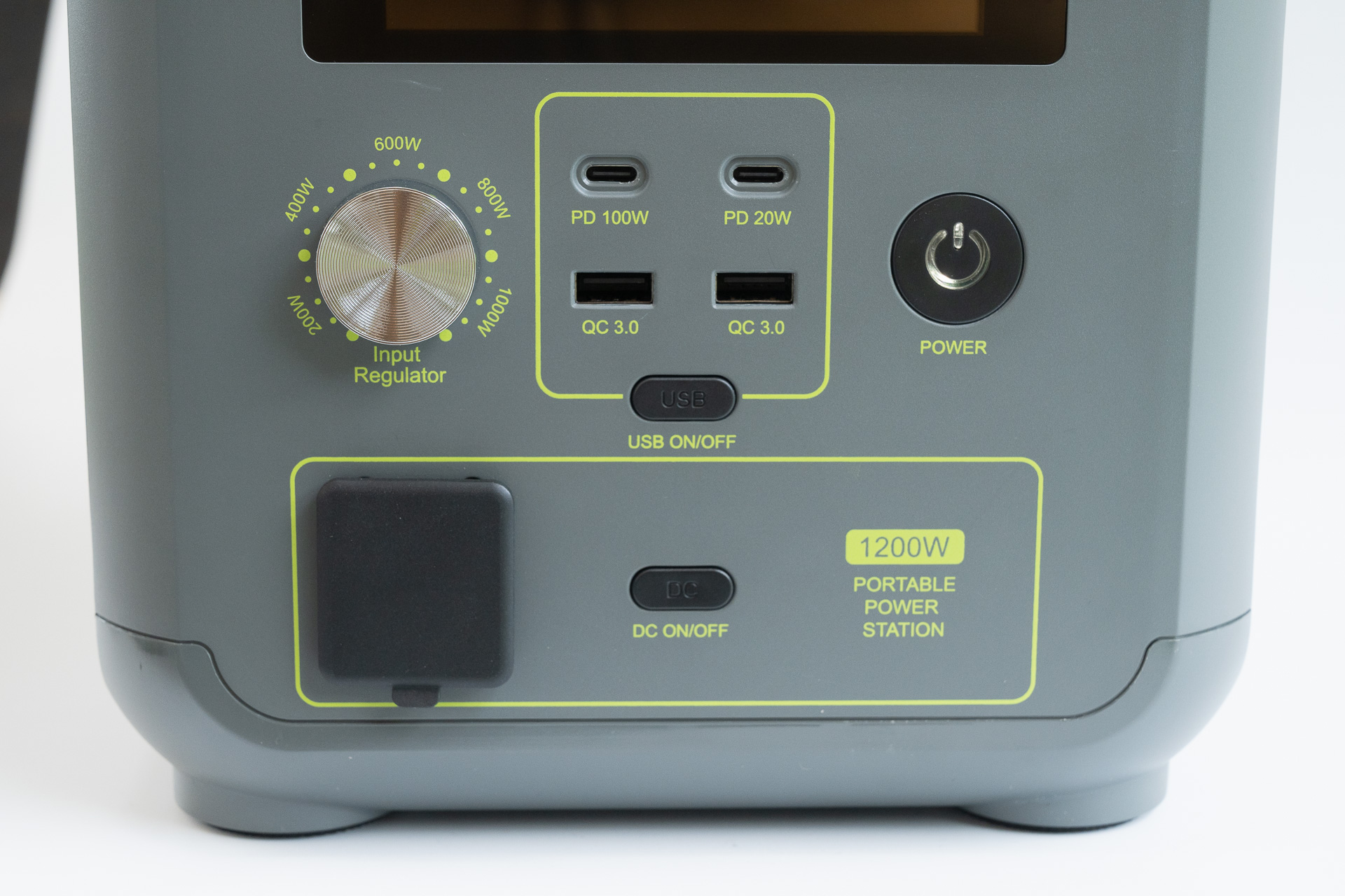 全てを満充電にして持っていけば1日仕事、夜には暖かく就寝できる