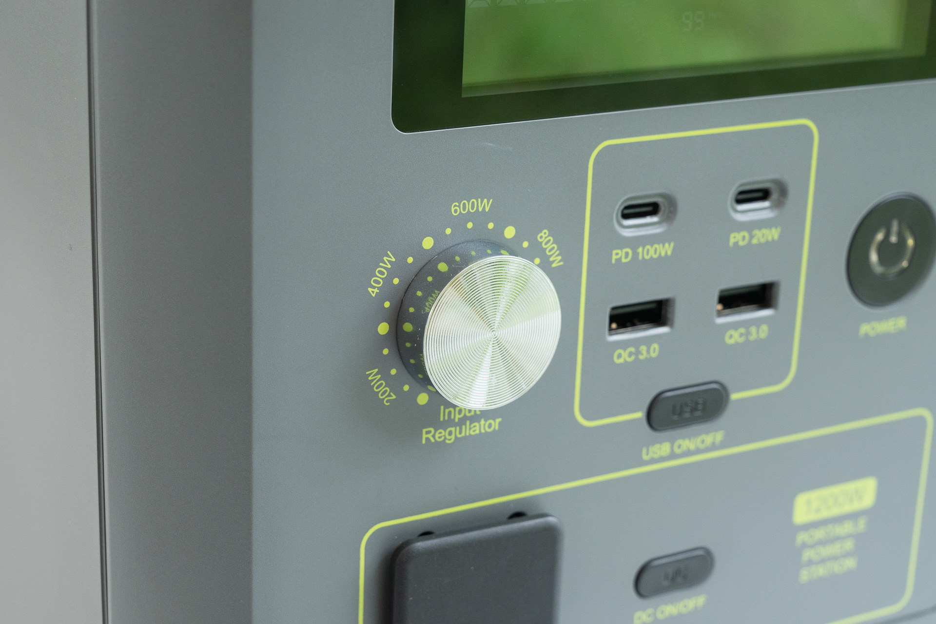 外観上も特徴的な銀色のダイヤル。入力電力を制限する機構