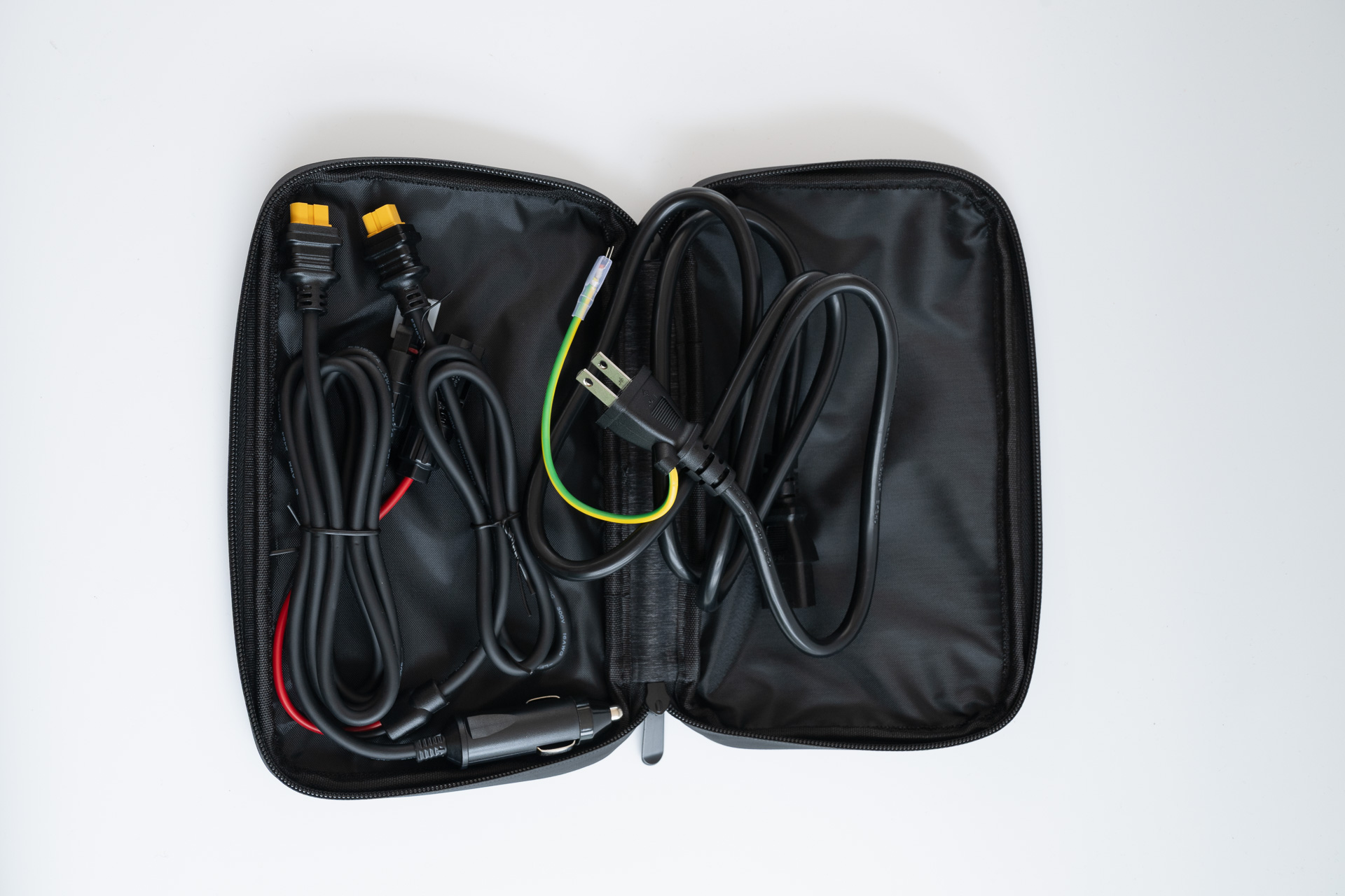 同梱のケーブル