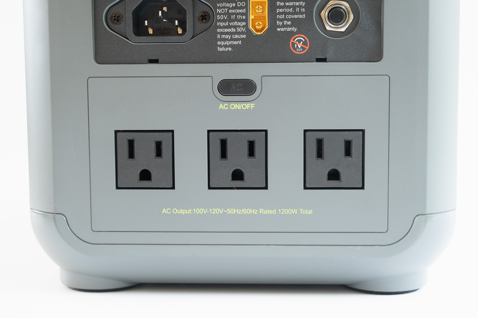 ACは1,200W  まで。瞬間最大は2,400W