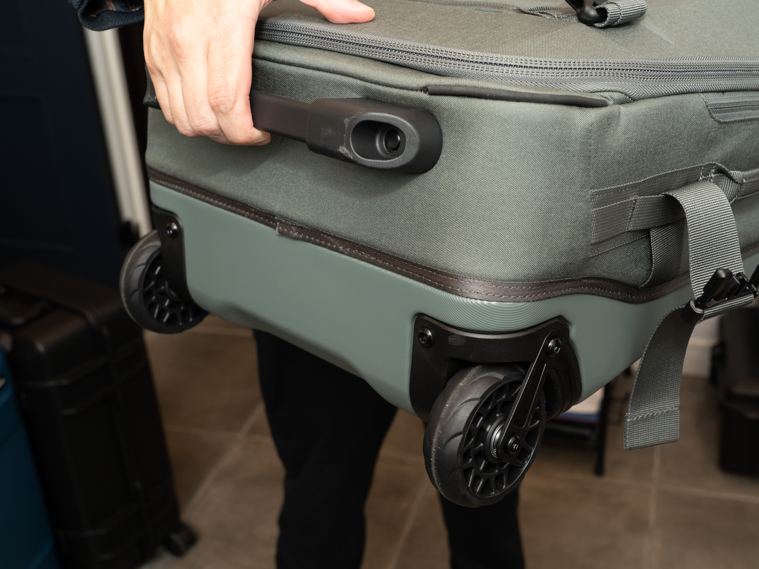 キャスターは2つ