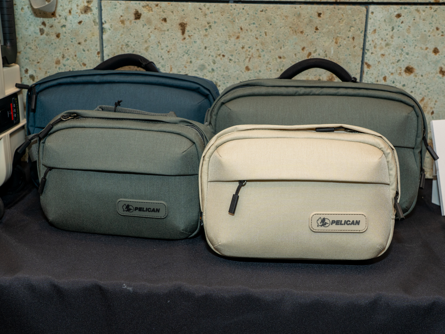 このほかトラベル向けのバッグなども用意。写真はトラベルウォッシュバッグ「DK5」