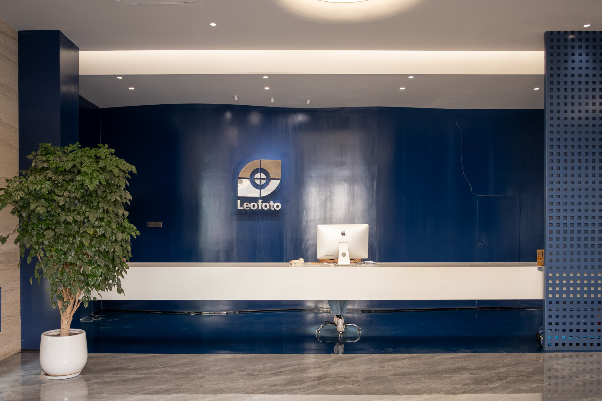 受付もブルーでまとめられている